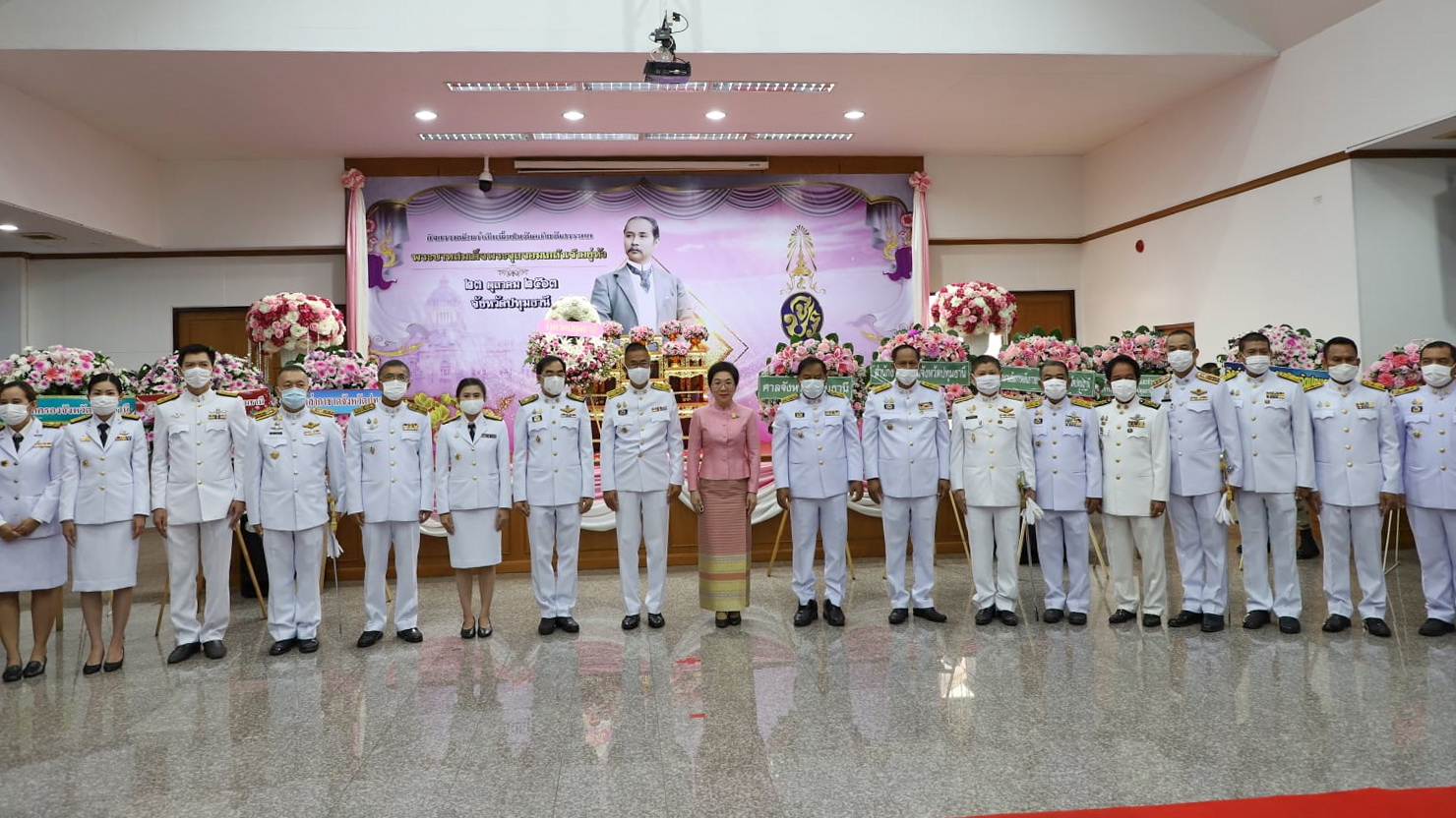 @ปทุมธานี ถิ่นบัวหลวง “พช.ปทุมธานี ร่วมพิธีวางพวงมาลาและถวายบังคม เบื้องหน้าพระบรมฉายาลักษณ์ เนื่องในวันคล้ายวันสวรรคต รัชกาลที่ ๕”