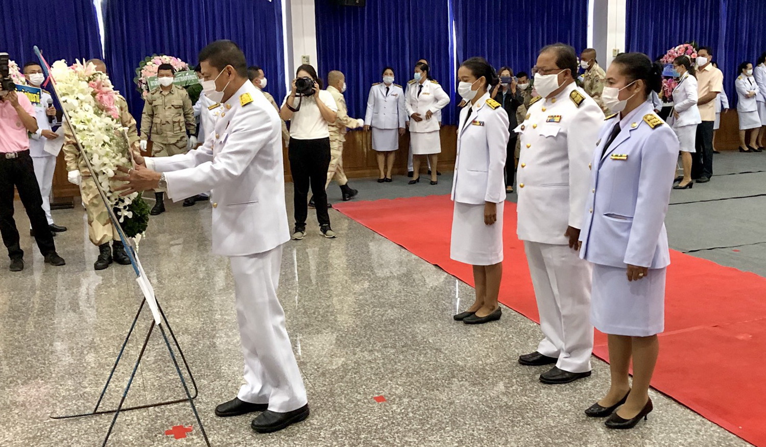 @ปทุมธานี ถิ่นบัวหลวง “พช.ปทุมธานี ร่วมพิธีวางพวงมาลาและถวายบังคม เบื้องหน้าพระบรมฉายาลักษณ์ เนื่องในวันคล้ายวันสวรรคต รัชกาลที่ ๕”