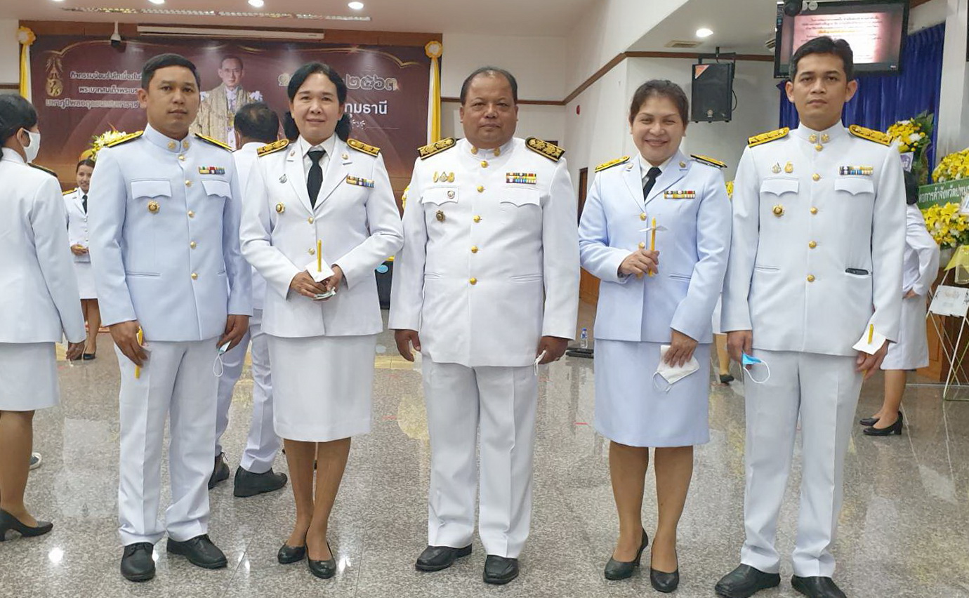 @ปทุมธานี ถิ่นบัวหลวง “พช.ปทุมธานี ร่วมพิธีจุดเทียนเพื่อน้อมรำลึกในพระมหากรุณาธิคุณ ร.๙”