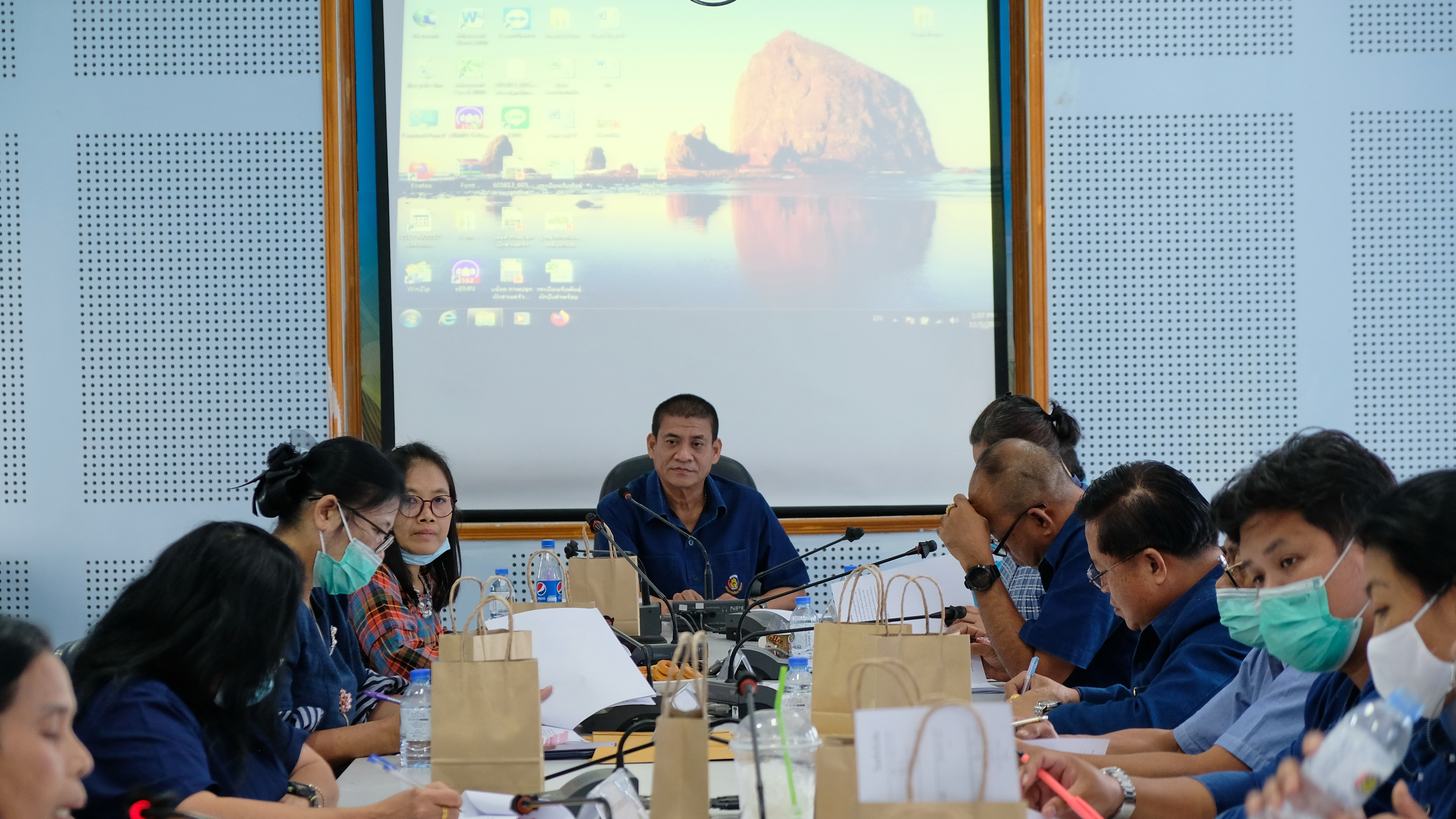 @ปทุมธานี ถิ่นบัวหลวง “พช.ปทุมธานี ประชุมผู้อำนวยการกลุ่มงาน และพัฒนาการอำเภอ ประจำเดือนพฤศจิกายน พ.ศ. ๒๕๖๓ “