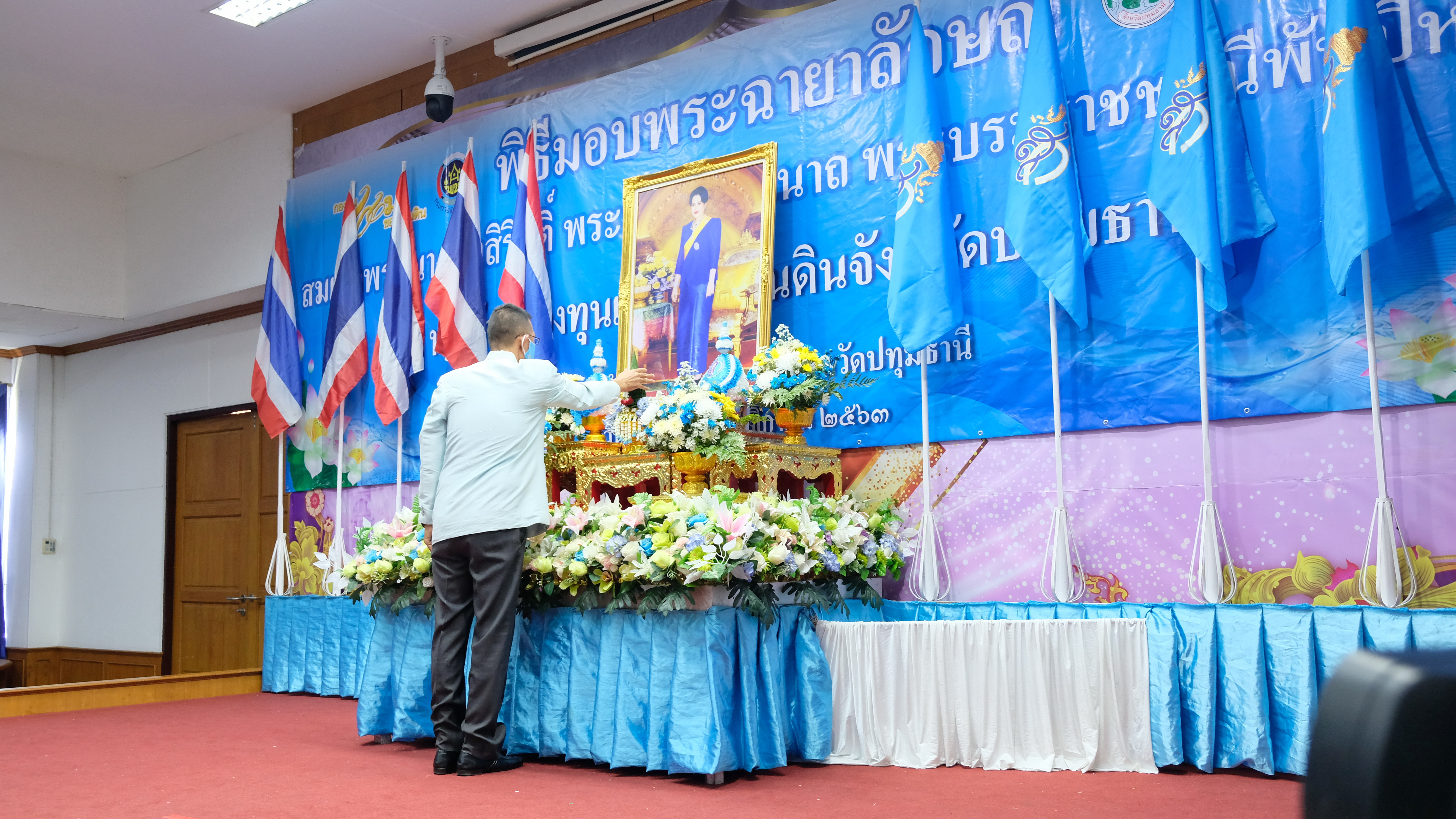 @ปทุมธานี ถิ่นบัวหลวง “พช.ปทุมธานี จัดพิธีมอบพระฉายาลักษณ์ สมเด็จพระนางเจ้าสิริกิติ์ พระบรมราชินีนาถ พระบรมราชชนนีพันปีหลวง แก่กองทุนแม่ของแผ่นดิน จำนวน ๗๘ กองทุน”