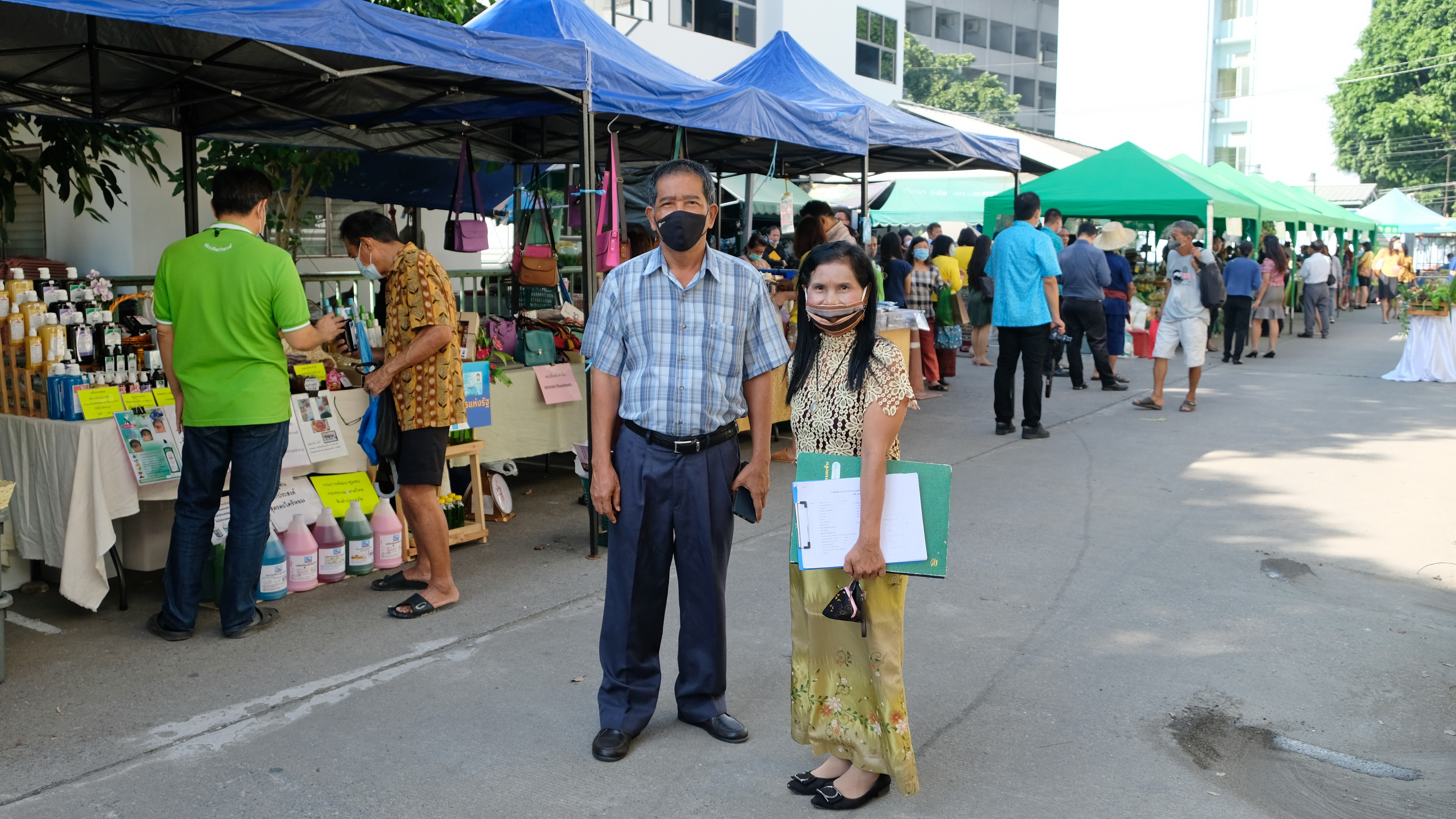 @ปทุมธานี ถิ่นบัวหลวง “พช.ปทุมธานี นำร้านค้าตลาดประชารัฐคนไทยยิ้มได้ ร่วมงาน Pathumthani Farmer Market”