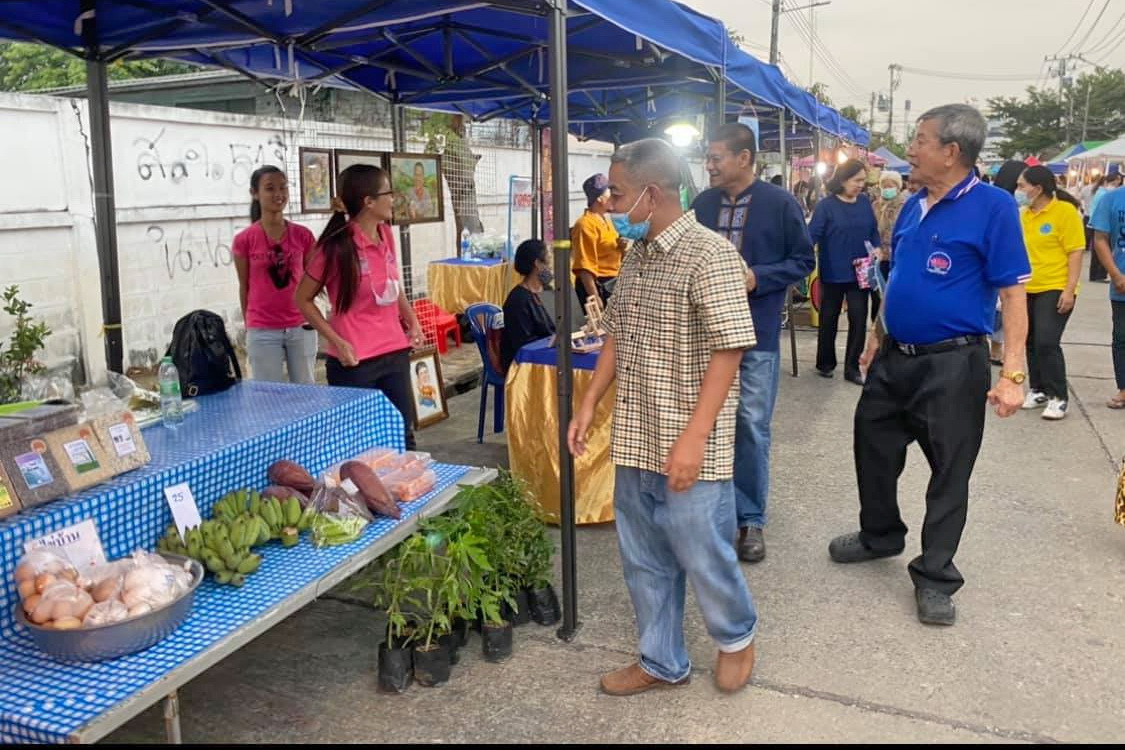 @ปทุมธานี ถิ่นบัวหลวง “พช.ปทุมธานี เยี่ยมชมและให้กำลังใจผู้ประกอบการร้านค้า งาน เดิน กิน ชิม เที่ยว ถนนคนเดินจตุรัส ปทุมธานี ๒๕๖๓”