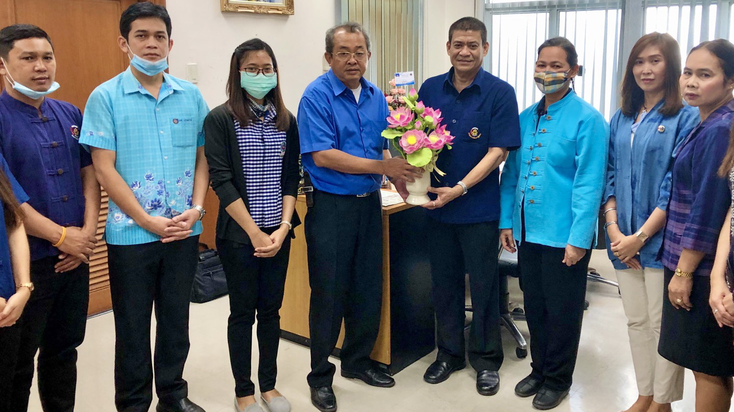@ปทุมธานี ถิ่นบัวหลวง “พช.ปทุมธานี ร่วมต้อนรับและมอบช่อดอกไม้แสดงความยินดี ปลัดจังหวัดปทุมธานีคนใหม่”