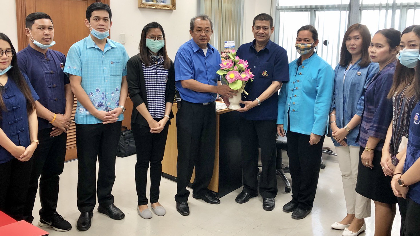 @ปทุมธานี ถิ่นบัวหลวง “พช.ปทุมธานี ร่วมต้อนรับและมอบช่อดอกไม้แสดงความยินดี ปลัดจังหวัดปทุมธานีคนใหม่”