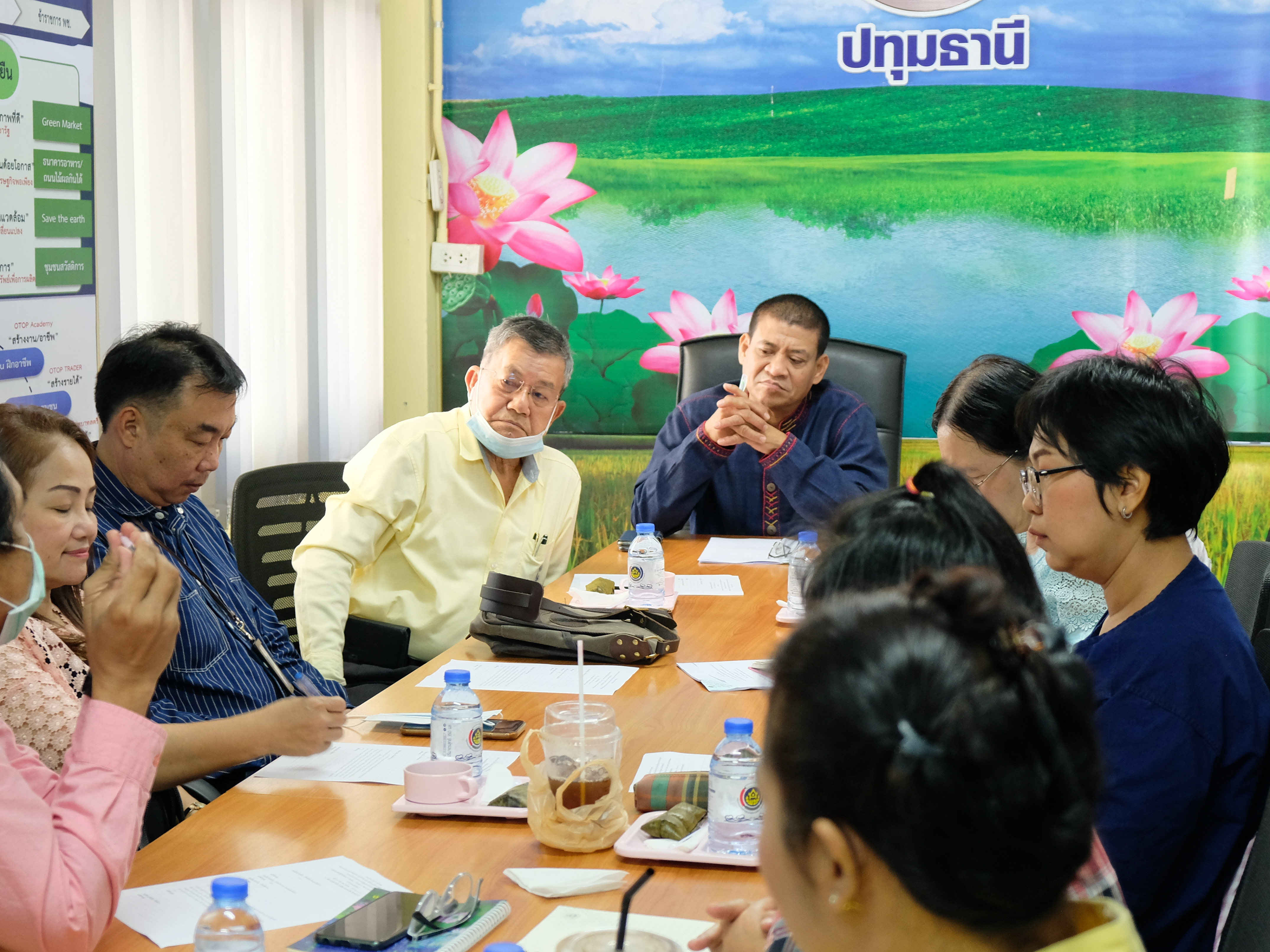 @ปทุมธานี ถิ่นบัวหลวง “พช.ปทุมธานีประชุมคณะกรรมการและคณะทำงานจัดกิจกรรมเพื่อส่งเสริมการท่องเที่ยวและกระตุ้นเศรษฐกิจตามนโยบายของนายกรัฐมนตรี”