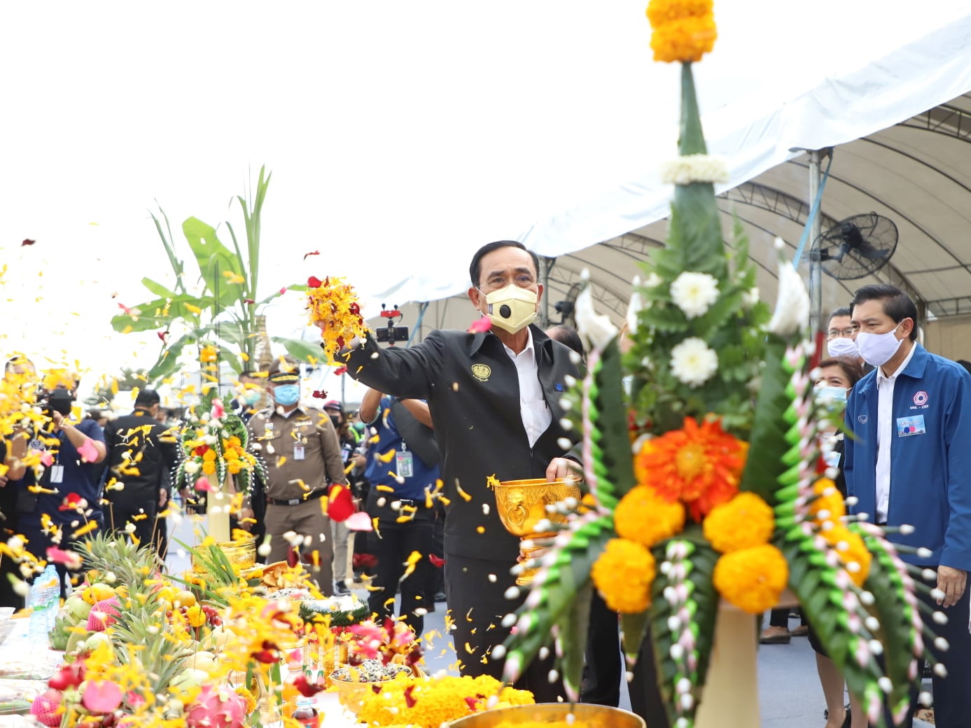 @ปทุมธานี ถิ่นบัวหลวง “พช.ปทุมธานี ร่วมพิธีลงเสาเอกบ้านมั่นคง สหกรณ์เคหสถานบ้านมั่นคงชุมชนวัดรังสิต จำกัด”
