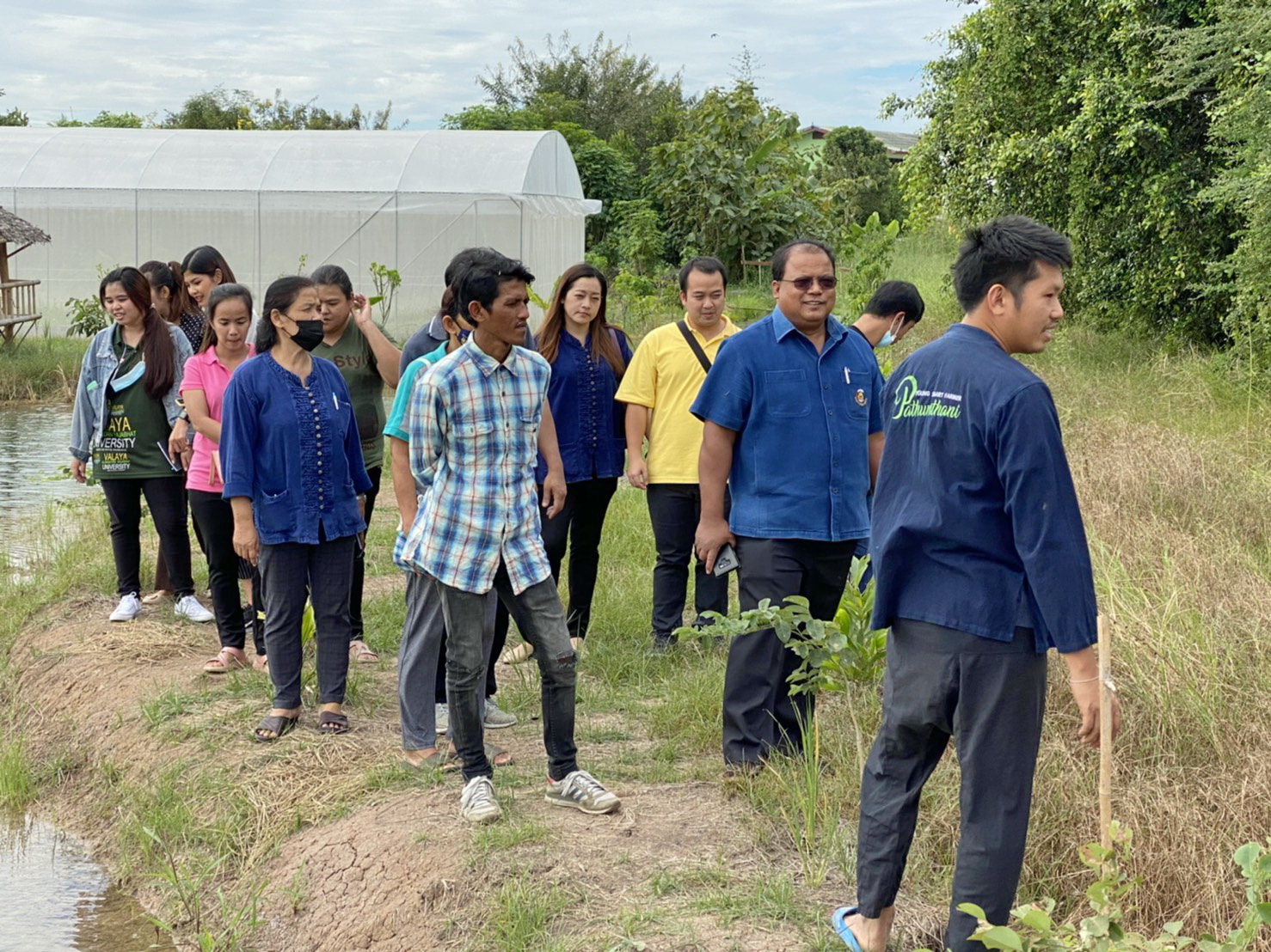 @ปทุมธานี ถิ่นบัวหลวง “พช.ปทุมธานี ปฐมนิเทศ ลูกจ้างเหมาบริการปฏิบัติภารกิจตามโครงการพัฒนาพื้นที่ต้นแบบการพัฒนาคุณภาพชีวิต ตามหลักทฤษฎีใหม่ ประยุกต์ “โคก หนอง นา โมเดล”