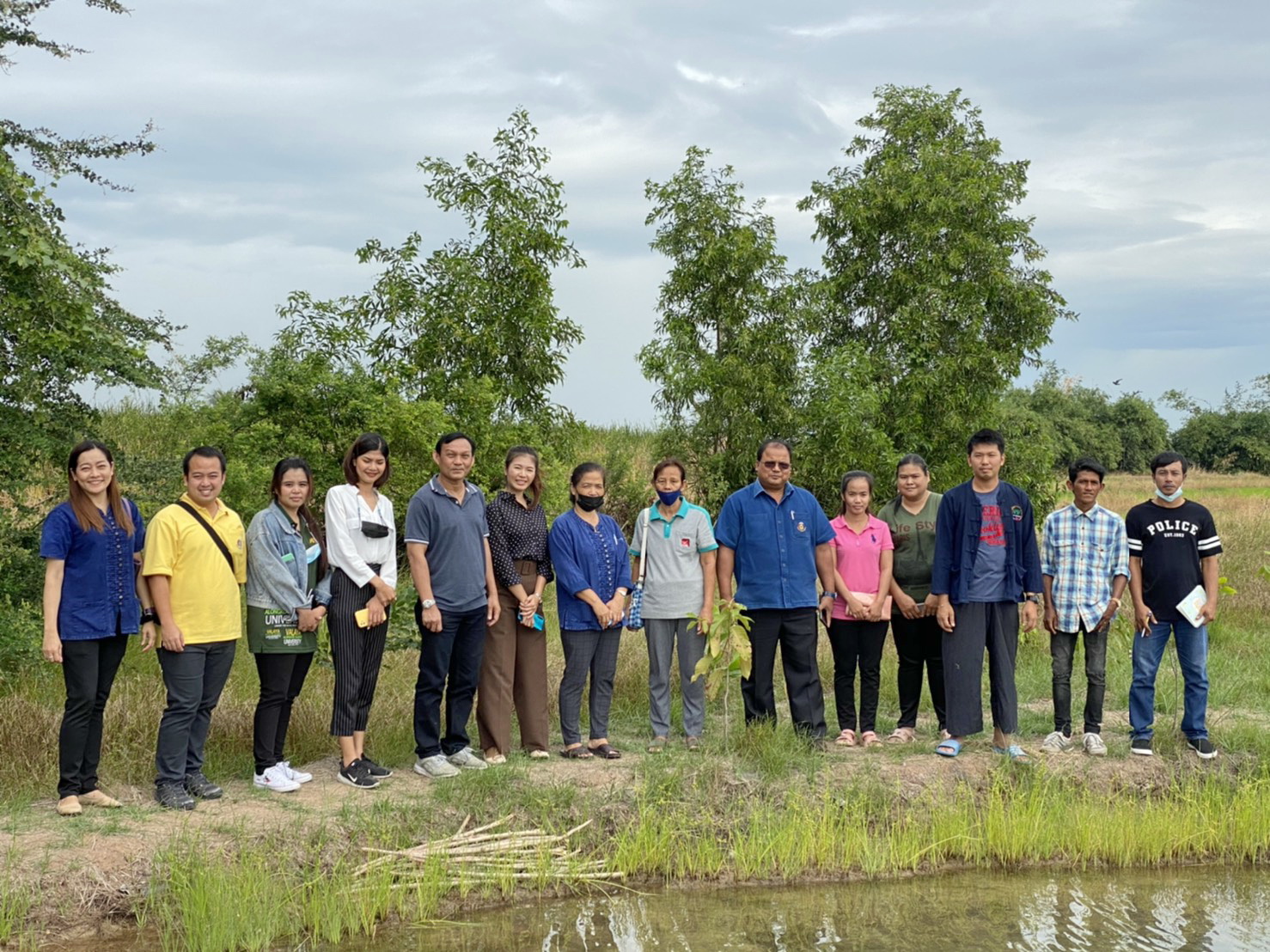 @ปทุมธานี ถิ่นบัวหลวง “พช.ปทุมธานี ปฐมนิเทศ ลูกจ้างเหมาบริการปฏิบัติภารกิจตามโครงการพัฒนาพื้นที่ต้นแบบการพัฒนาคุณภาพชีวิต ตามหลักทฤษฎีใหม่ ประยุกต์ “โคก หนอง นา โมเดล”