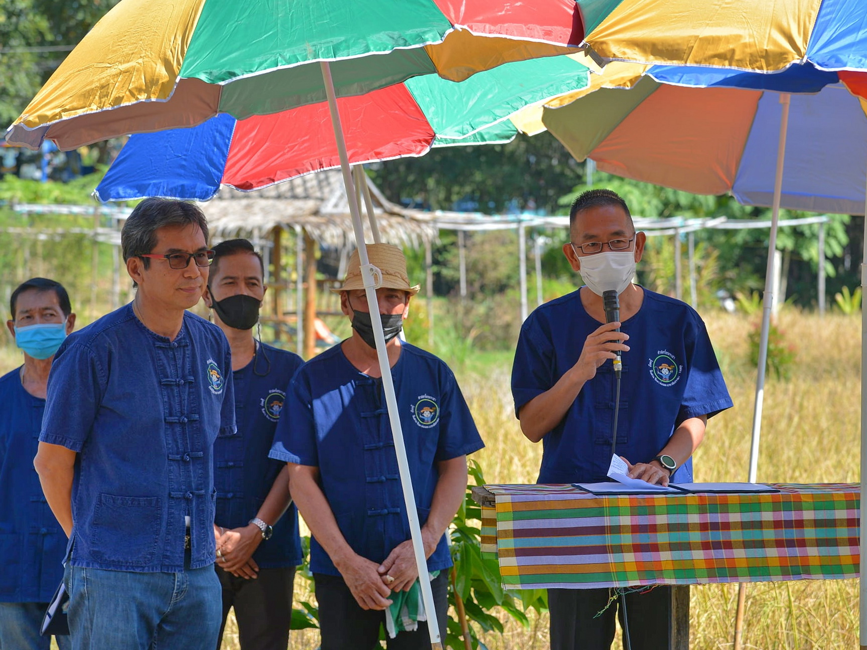 @ปทุมธานี ถิ่นบัวหลวง “พช.ปทุมธานี ร่วมกิจกรรม หว่านวันแม่ เกี่ยววันพ่อ “โครงการเรียนรู้วิถีชาวนา พบความสุข ตามแนวทางศาสตร์พระราชา” ปีที่ ๔/๒๕๖๓”