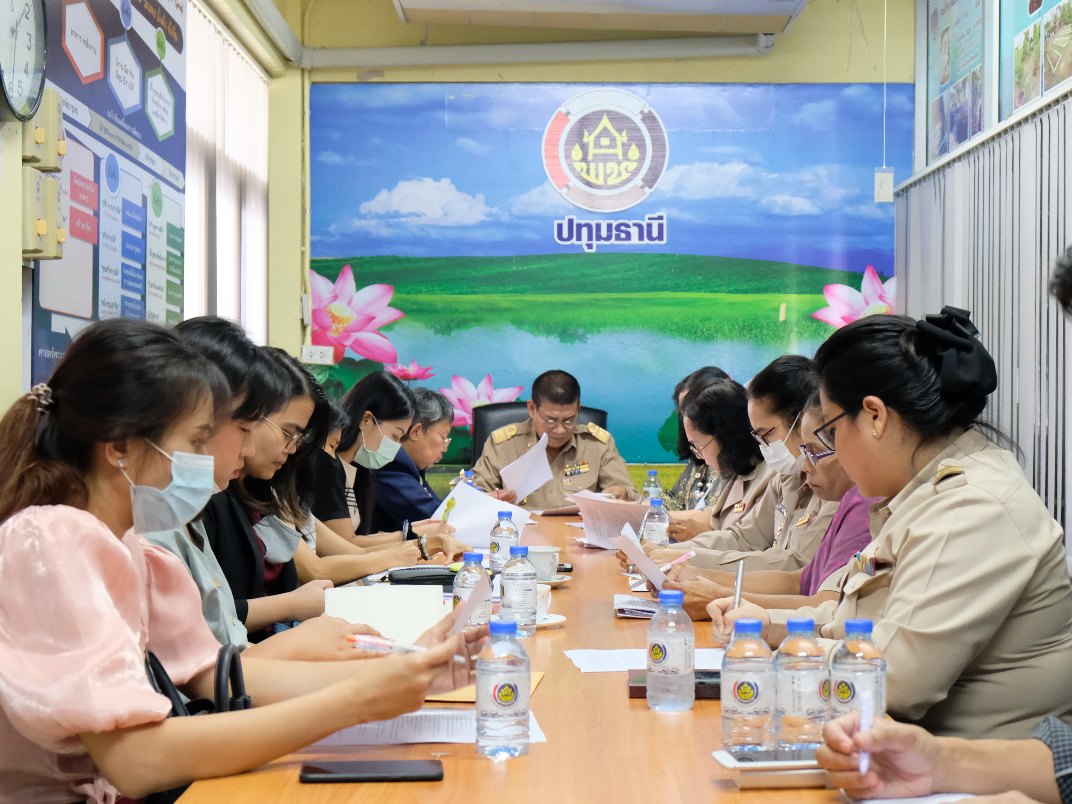 @ปทุมธานี ถิ่นบัวหลวง “พช.ปทุมธานี ประชุมเตรียมความพร้อมการดำเนินโครงการการพัฒนาผลิตภัณฑ์ชุมชนการตลาดดิจิทัลยุคไทยแลนด์ ๔.๐”