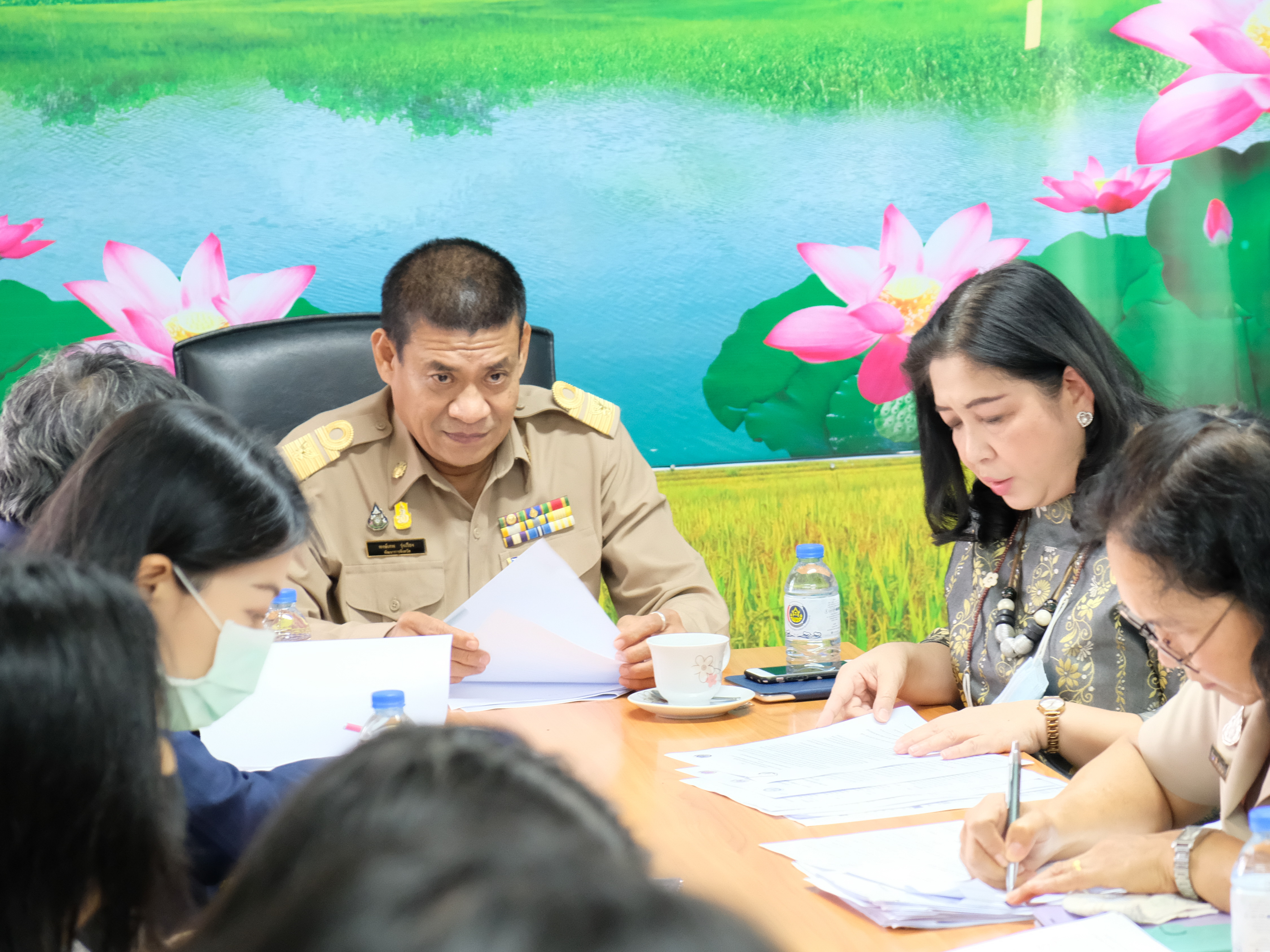 @ปทุมธานี ถิ่นบัวหลวง “พช.ปทุมธานี ประชุมเตรียมความพร้อมการดำเนินโครงการการพัฒนาผลิตภัณฑ์ชุมชนการตลาดดิจิทัลยุคไทยแลนด์ ๔.๐”
