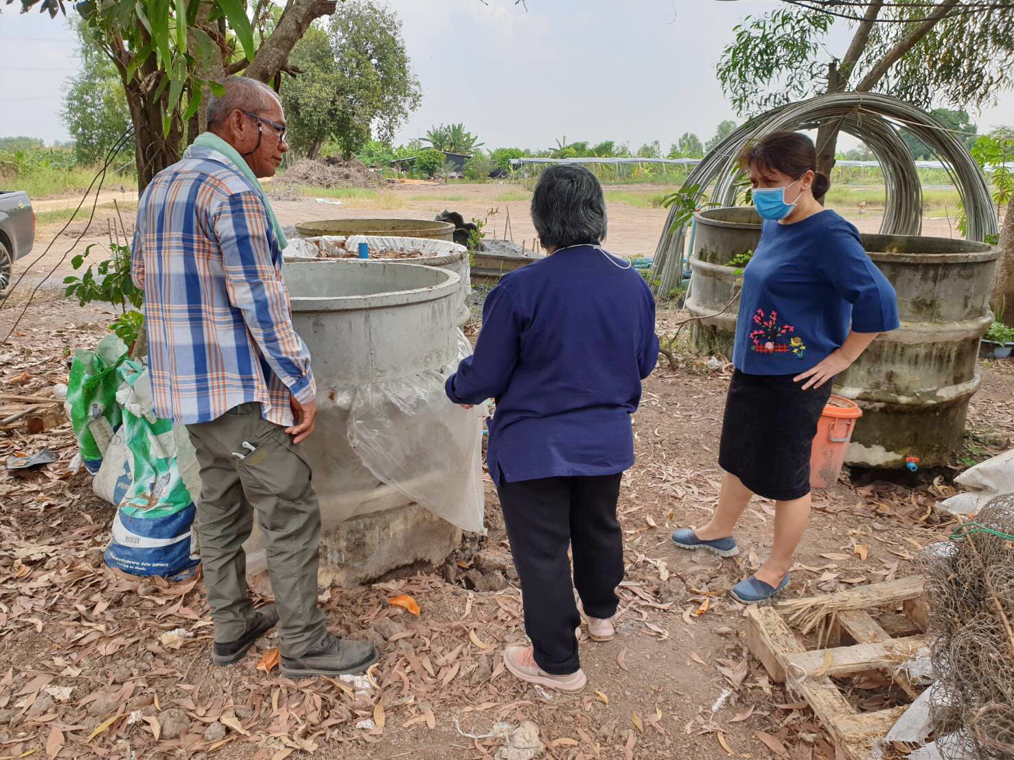 @ปทุมธานี ถิ่นบัวหลวง “ติดตามการดำเนินโครงการพัฒนาพื้นที่ต้นแบบการพัฒนาคุณภาพชีวิตตามหลักทฤษฎีใหม่ประยุกต์สู่ “โคก หนอง นา โมเดล”