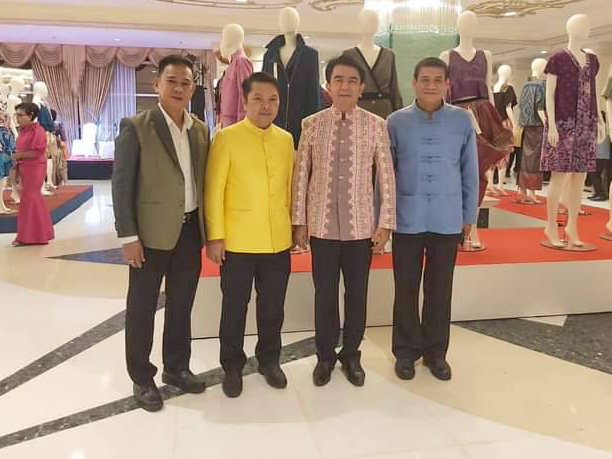 @ปทุมธานี ถิ่นบัวหลวง “พช.ปทุมธานี ร่วมพิธีเปิดงานกาล่าไนท์ สืบสานภูมิปัญญา OTOP ผ้าไทย”