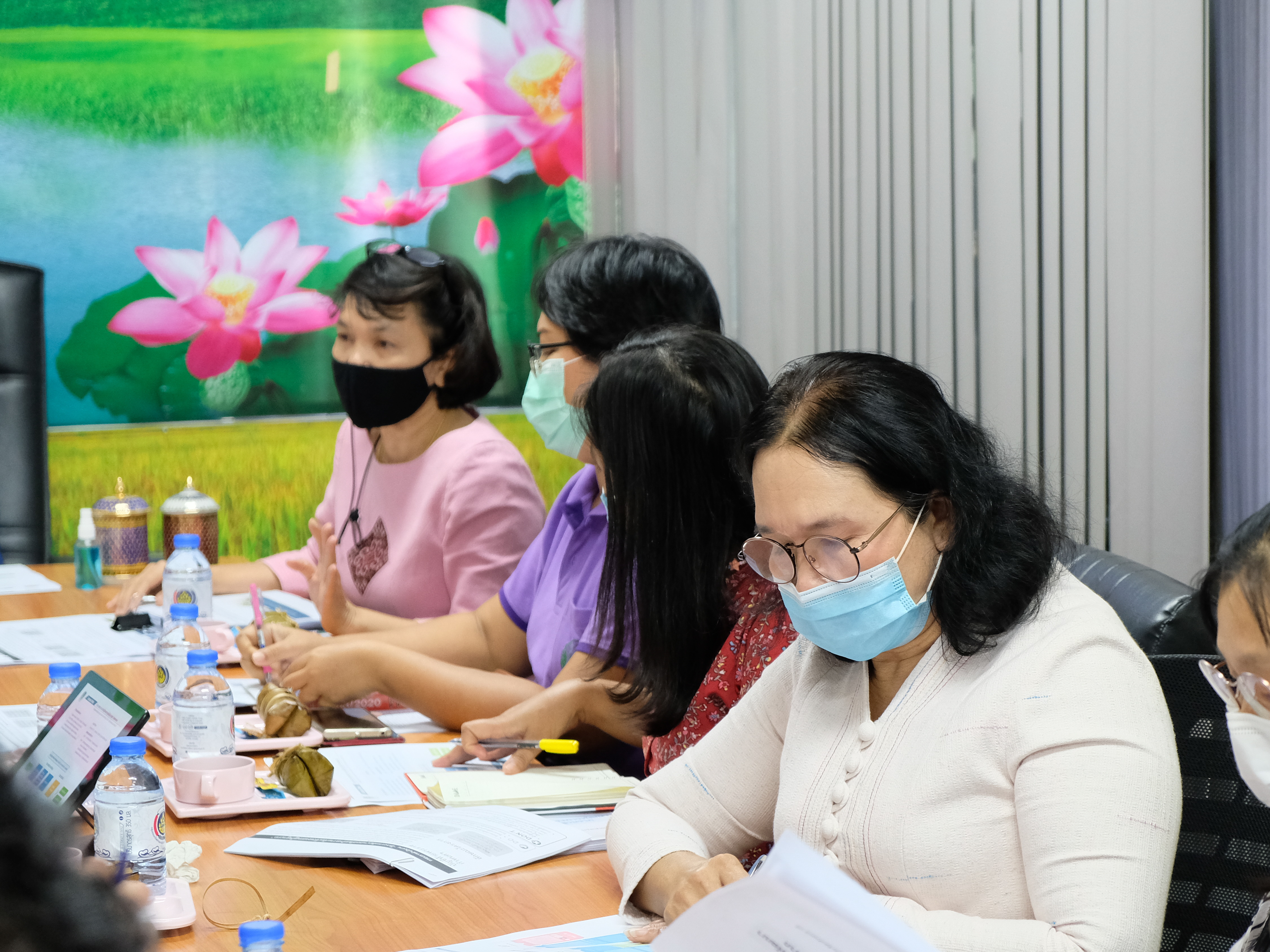 @ปทุมธานี ถิ่นบัวหลวง “พช.ปทุมธานี ประชุมโครงการพัฒนาและเสริมสร้างความเข้มแข็งของเศรษฐกิจฐานราก”