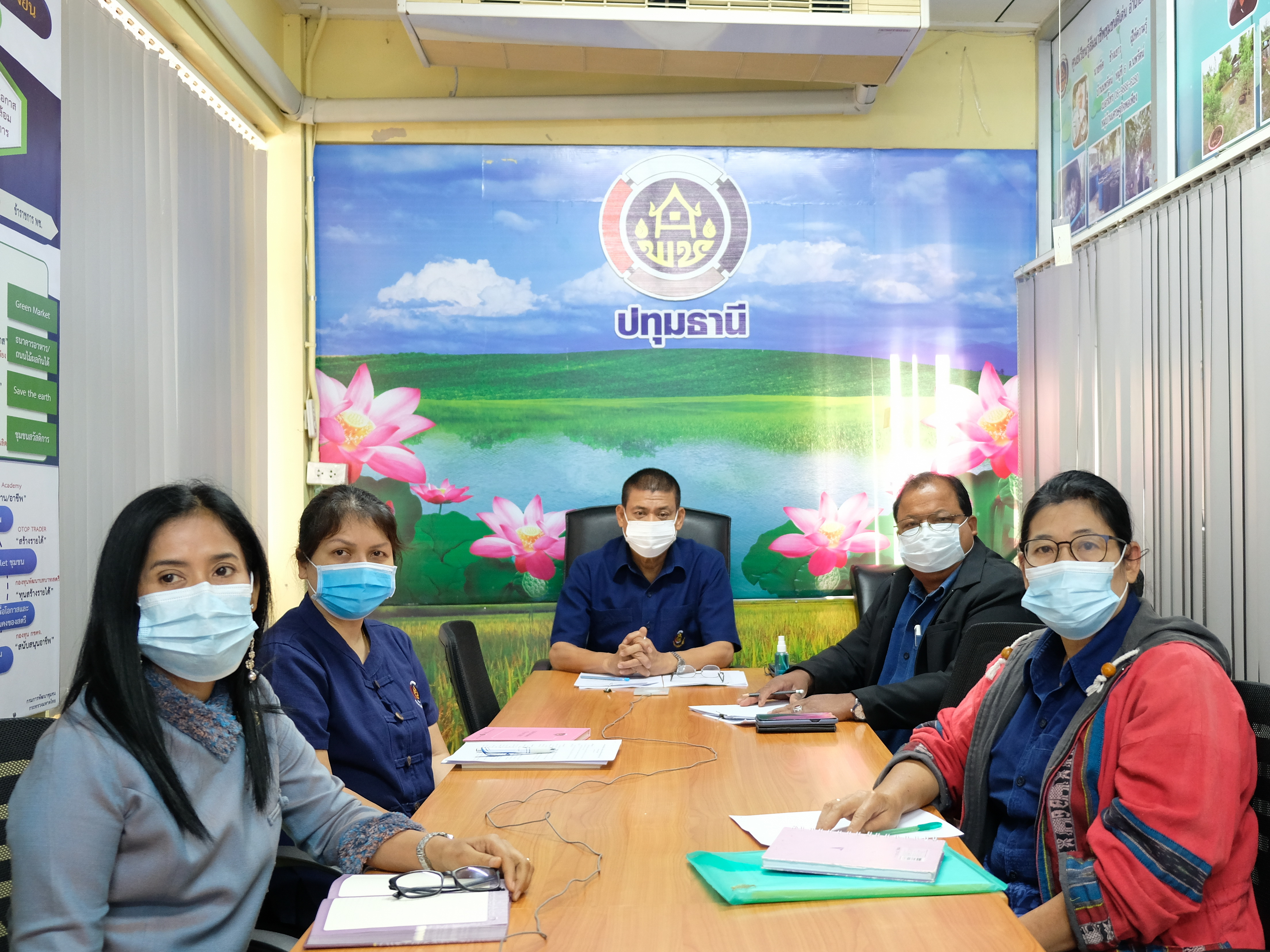 @ปทุมธานี ถิ่นบัวหลวง ร่วมประชุมขับเคลื่อนการดำเนินงานโครงการพัฒนาพื้นที่ตันแบบการพัฒนาคุณภาพชีวิตตามหลักทฤษฎีใหม่ ประยุกต์สู่ “โดก หนอง นา โมเดล”