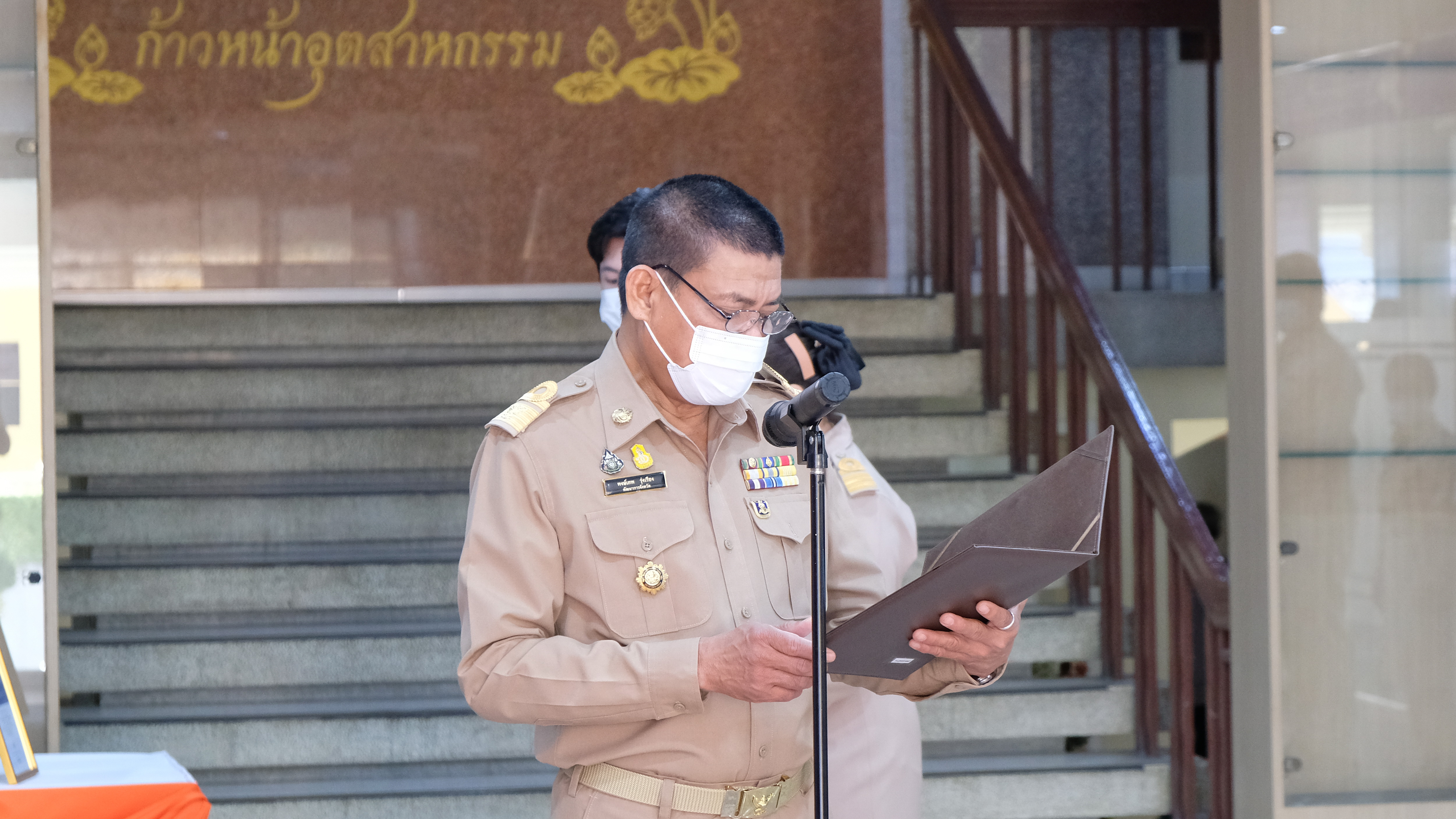 @ปทุมธานี ถิ่นบัวหลวง “พช.ปทุมธานี ประกอบพิธีมอบลายผ้า ชื่อลาย “ผ้ามัดหมี่ลายขอเจ้าฟ้าสิริวัณณวรีฯ”