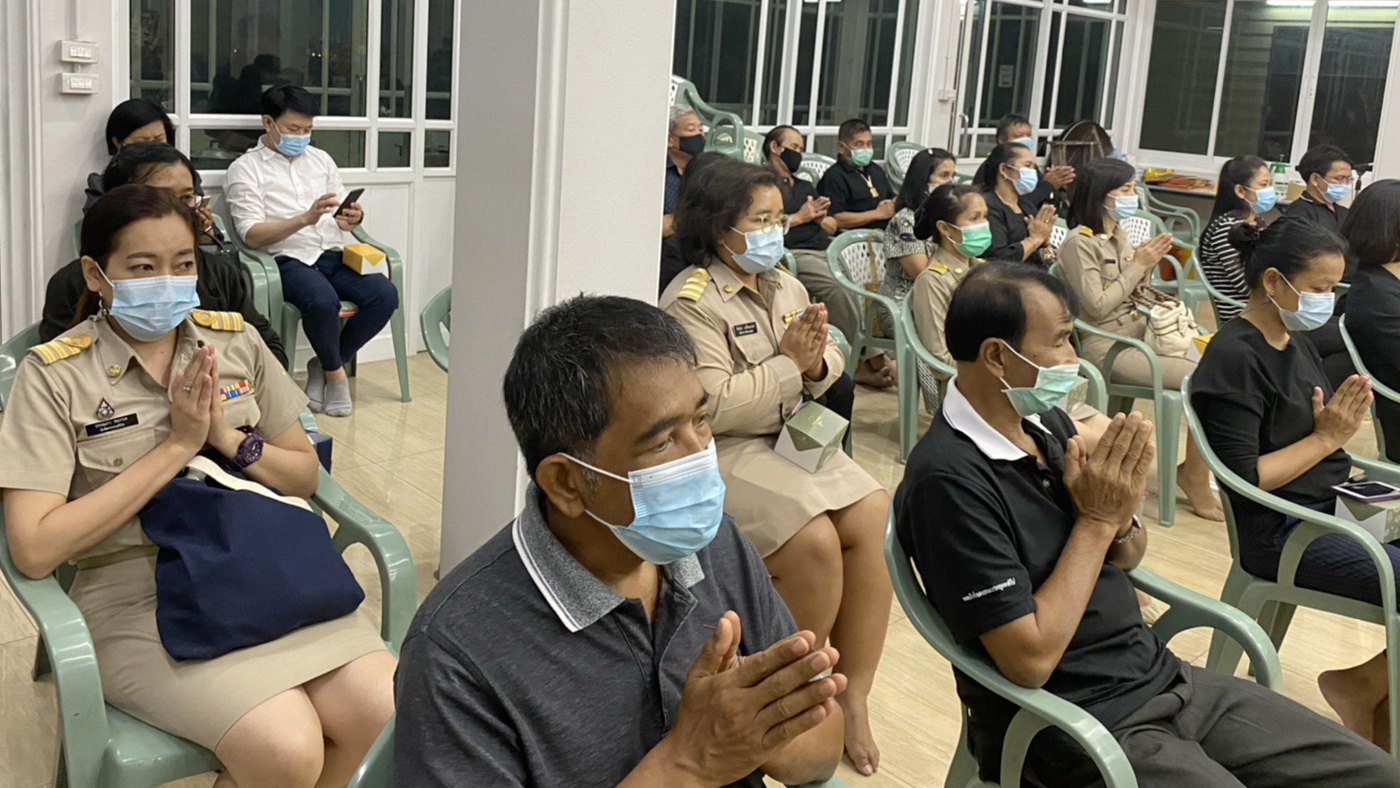 พช.ปทุมธานี “รองอธิบดีกรมการพัฒนาชุมชน นายสุรศักดิ์ อักษรกุล เป็นประธานในพิธีสวดพระอภิธรรมศพ บิดาของพัฒนากร สพอ.คลองหลวง”
