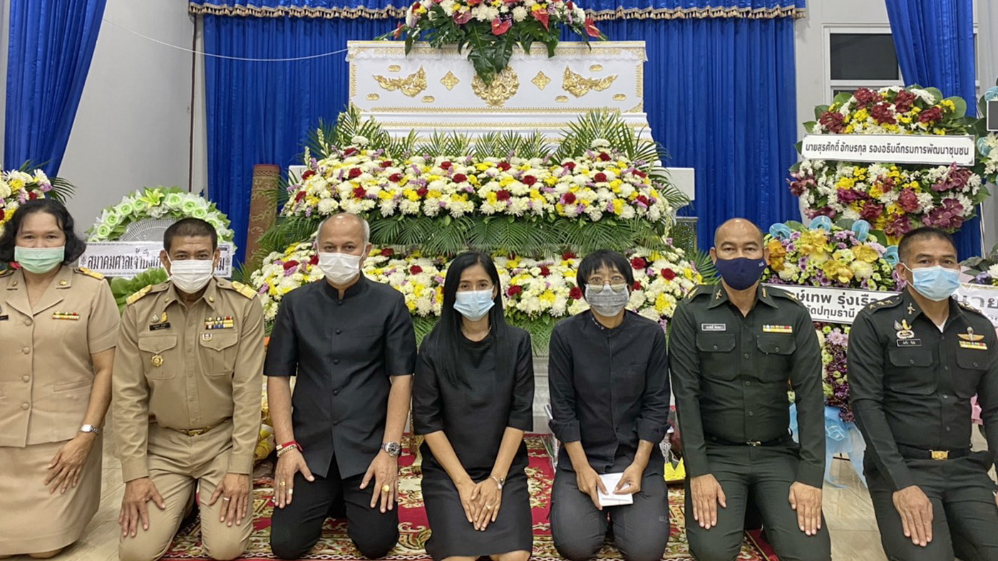 พช.ปทุมธานี “รองอธิบดีกรมการพัฒนาชุมชน นายสุรศักดิ์ อักษรกุล เป็นประธานในพิธีสวดพระอภิธรรมศพ บิดาของพัฒนากร สพอ.คลองหลวง”