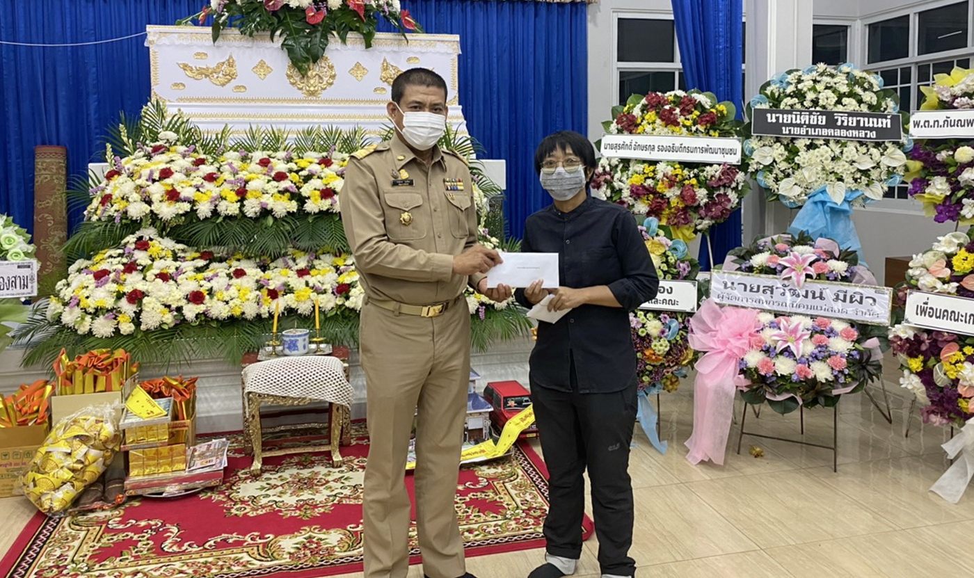 พช.ปทุมธานี “รองอธิบดีกรมการพัฒนาชุมชน นายสุรศักดิ์ อักษรกุล เป็นประธานในพิธีสวดพระอภิธรรมศพ บิดาของพัฒนากร สพอ.คลองหลวง”