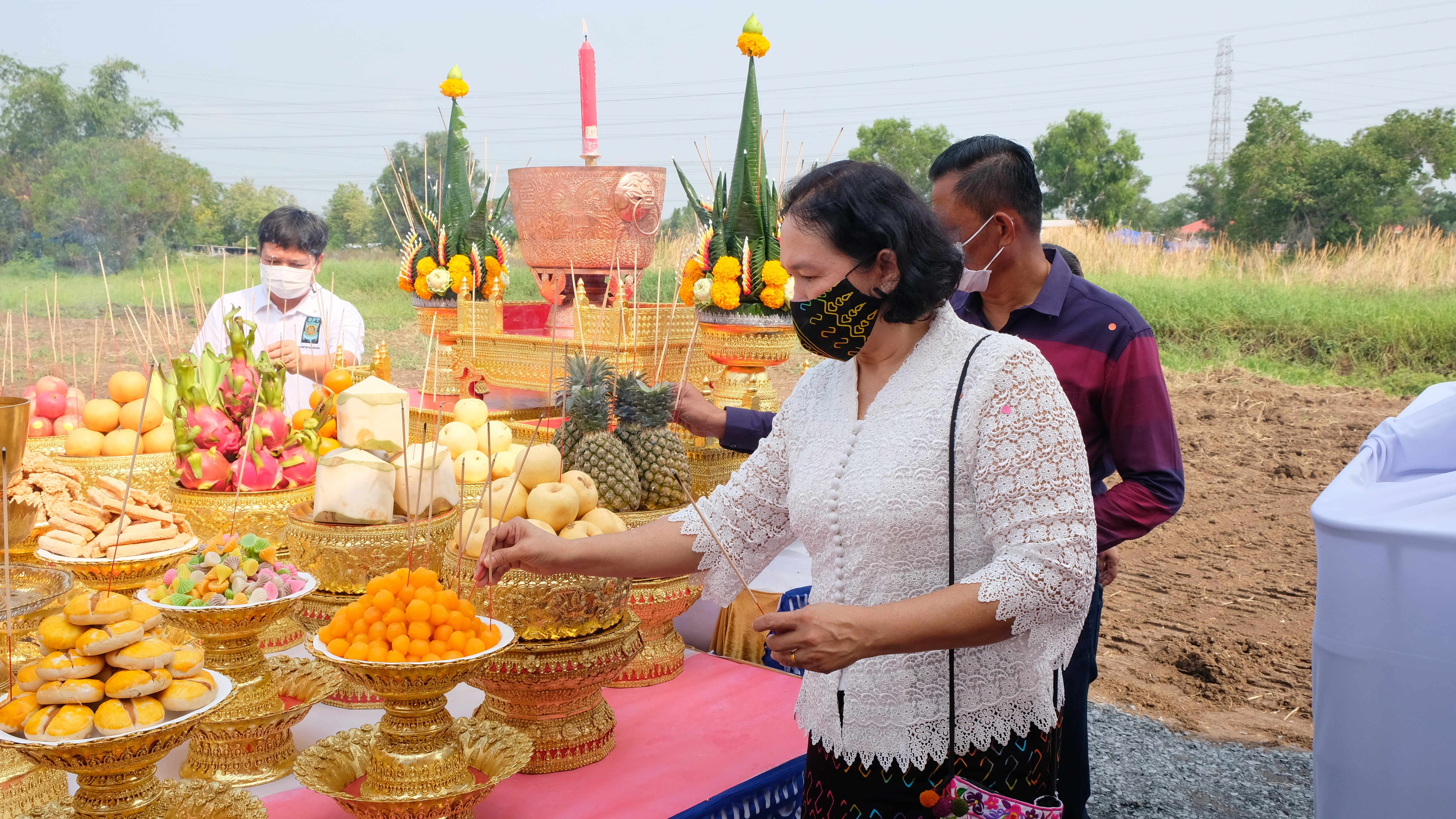 พจ.ปทุมธานี “ร่วมพิธีบูรณะปฏิสังขรณ์ “ยกวัดร้างเป็นวัดให้มีพระภิกษุอยู่จำพรรษา” และพิธีบวงสรวงบูชาเทพยดา”