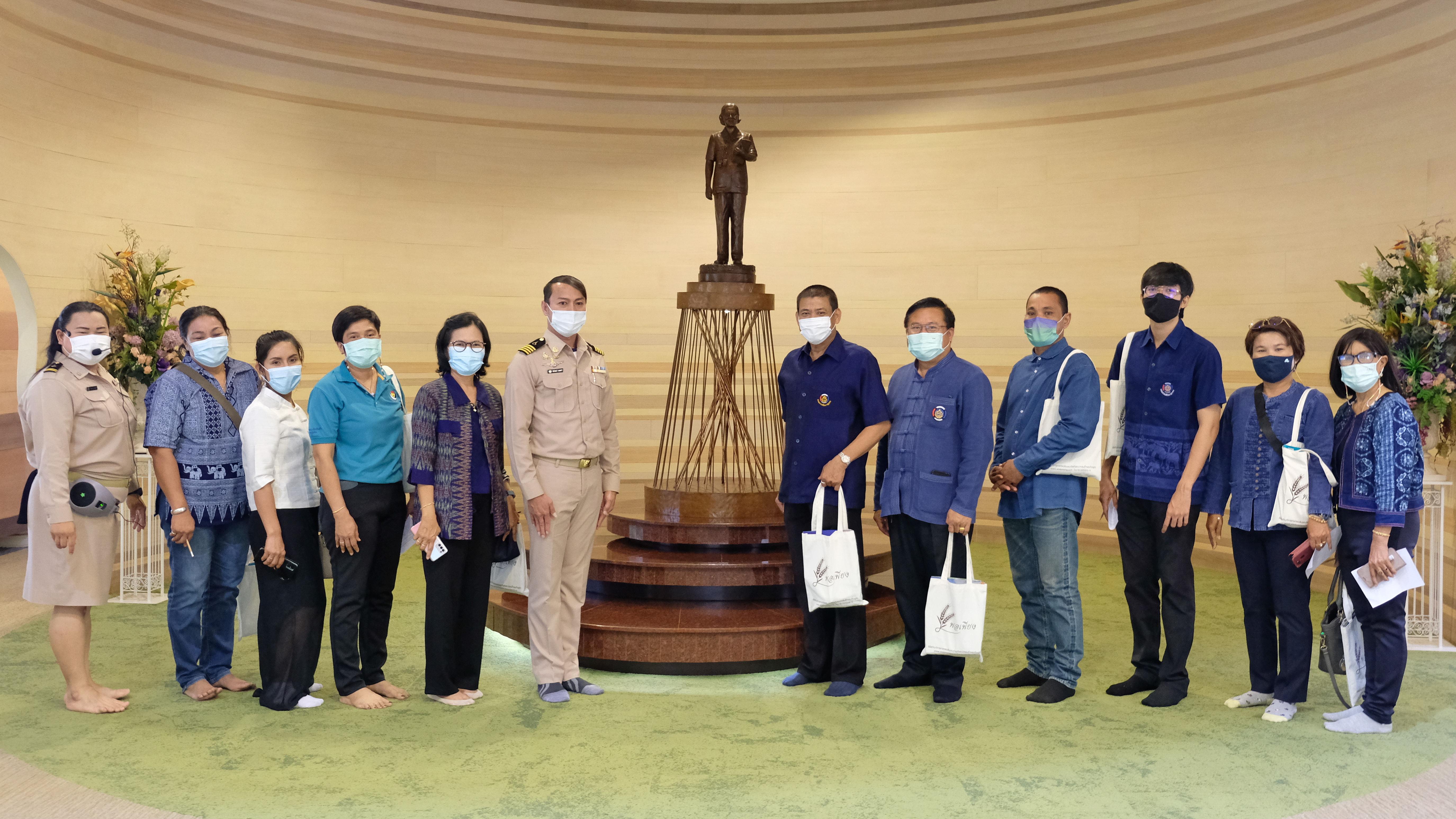 พช.ปทุมธานี จัดโครงการ “สืบสาน สร้างสรรค์ สู่สังคมการเรียนรู้เกษตรเศรษฐกิจพอเพียง”