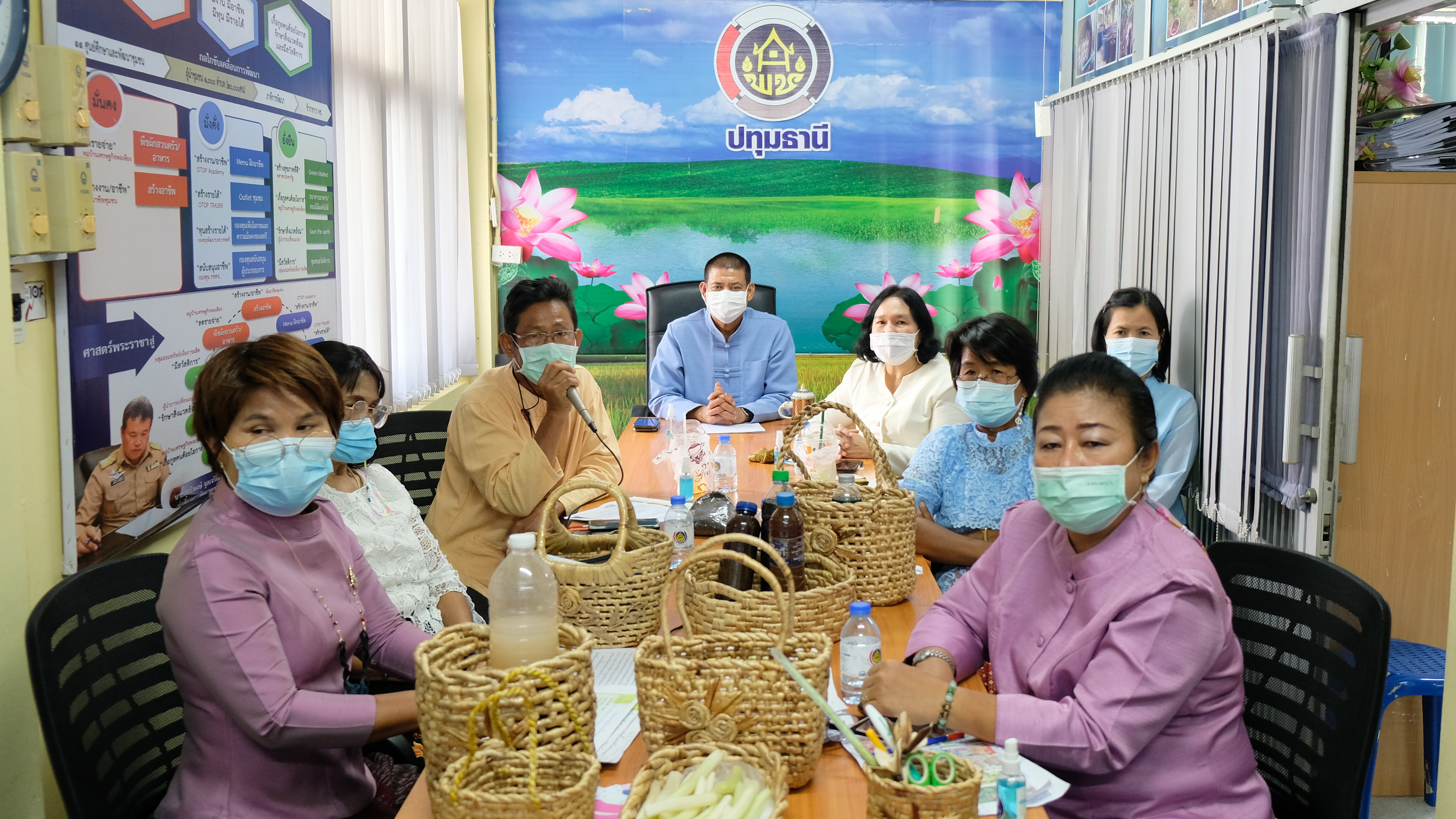 พช.ปทุมธานี “เข้าร่วมประกวดผู้นำการเปลี่ยนแปลง ระดับดีเด่น เขตตรวจราชการที่ ๒ ผ่านโปรแกรม Zoom”