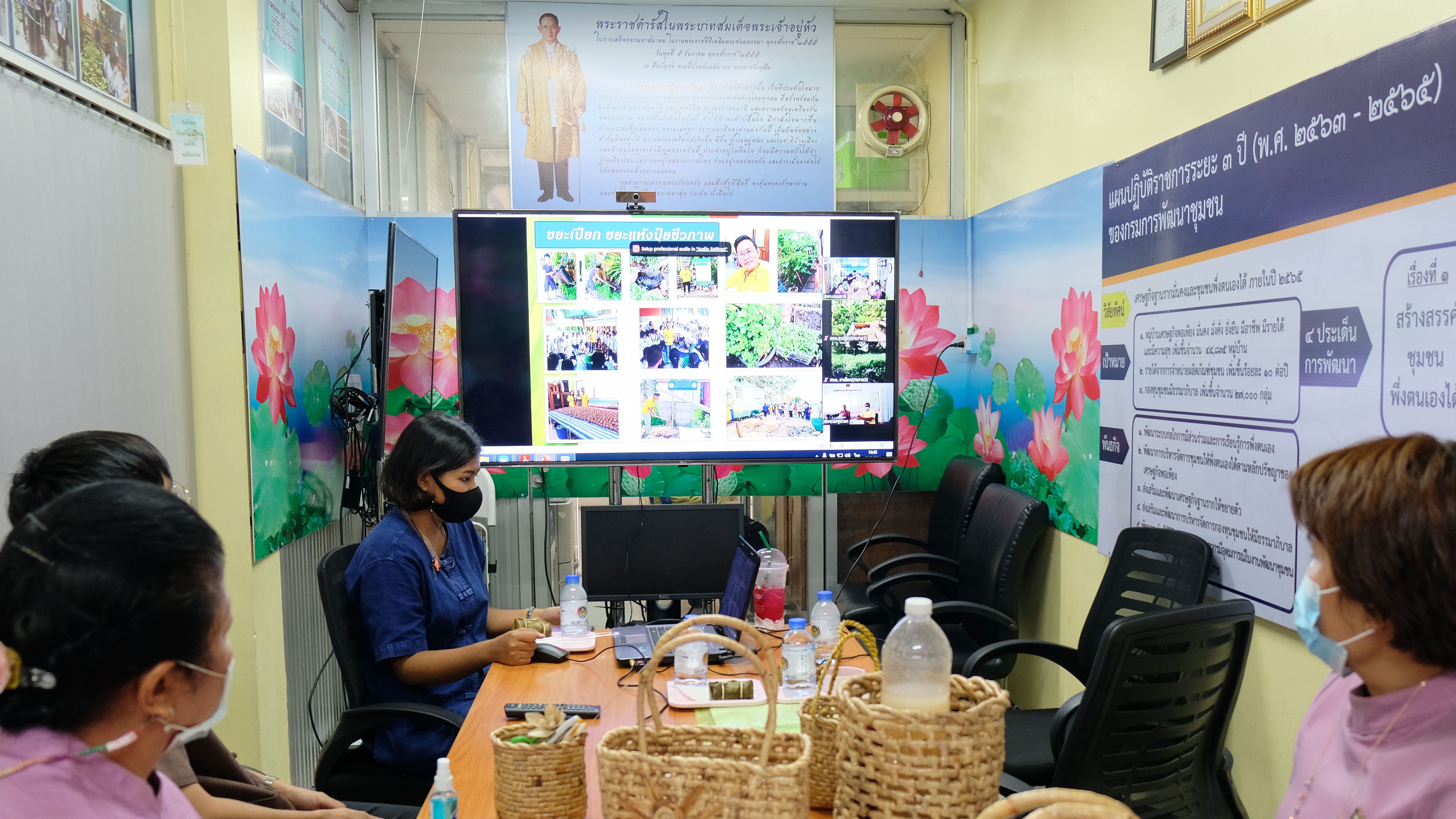 พช.ปทุมธานี “เข้าร่วมประกวดผู้นำการเปลี่ยนแปลง ระดับดีเด่น เขตตรวจราชการที่ ๒ ผ่านโปรแกรม Zoom”
