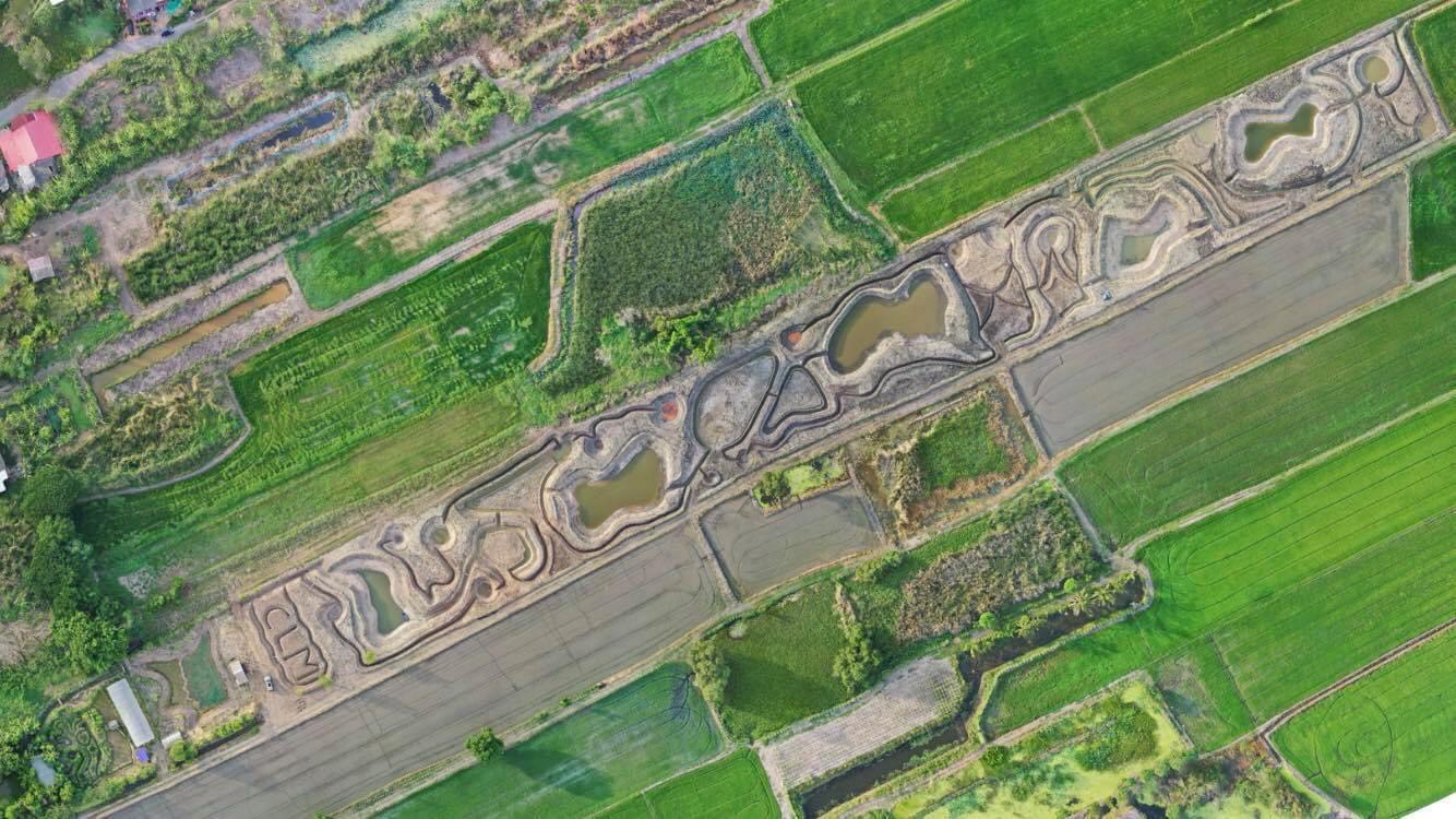 พช.ปทุมธานี “ติดตามโครงการพัฒนาพื้นที่ต้นแบบการพัฒนาคุณภาพชีวิตตามหลักทฤษฎีใหม่ ประยุกต์สู่ โคก หนอง นา โมเดล”