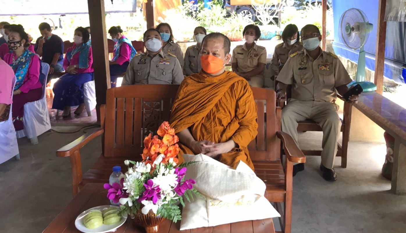 พช.ปทุมธานี “คัดเลือกหมู่บ้านเศรษกิจพอเพียง “อยู่เย็น เป็นสุข” ดีเด่น ประจำปี ๒๕๖๔”