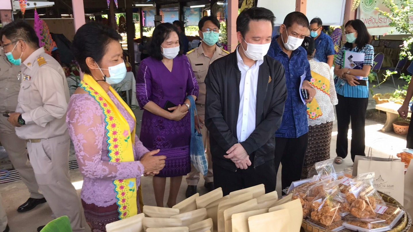 พช.ปทุมธานี “คัดเลือกหมู่บ้านเศรษกิจพอเพียง “อยู่เย็น เป็นสุข” ดีเด่น ประจำปี ๒๕๖๔”