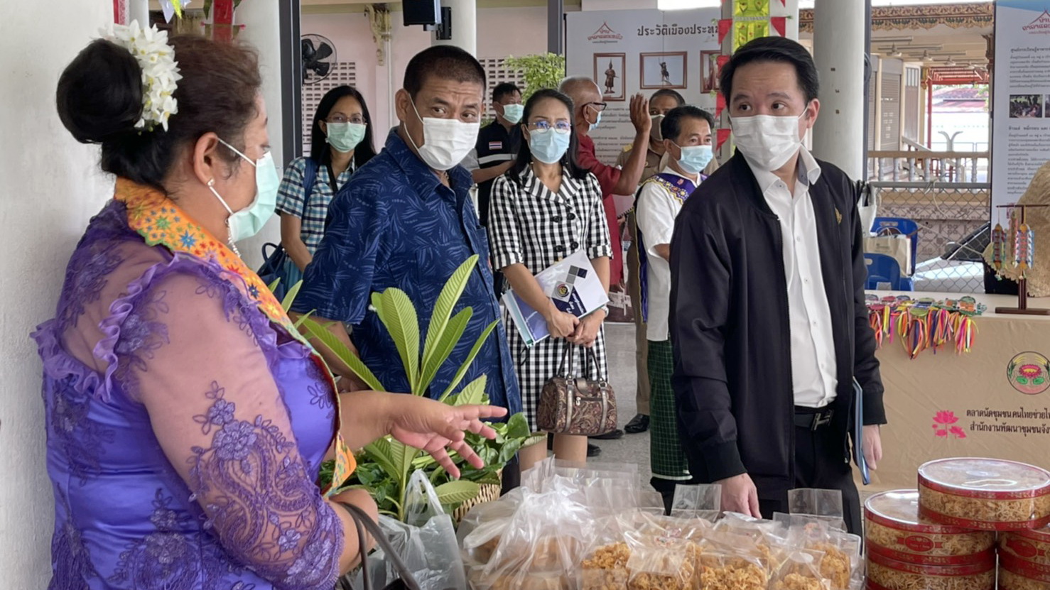 พช.ปทุมธานี “คัดเลือกหมู่บ้านเศรษกิจพอเพียง “อยู่เย็น เป็นสุข” ดีเด่น ประจำปี ๒๕๖๔”