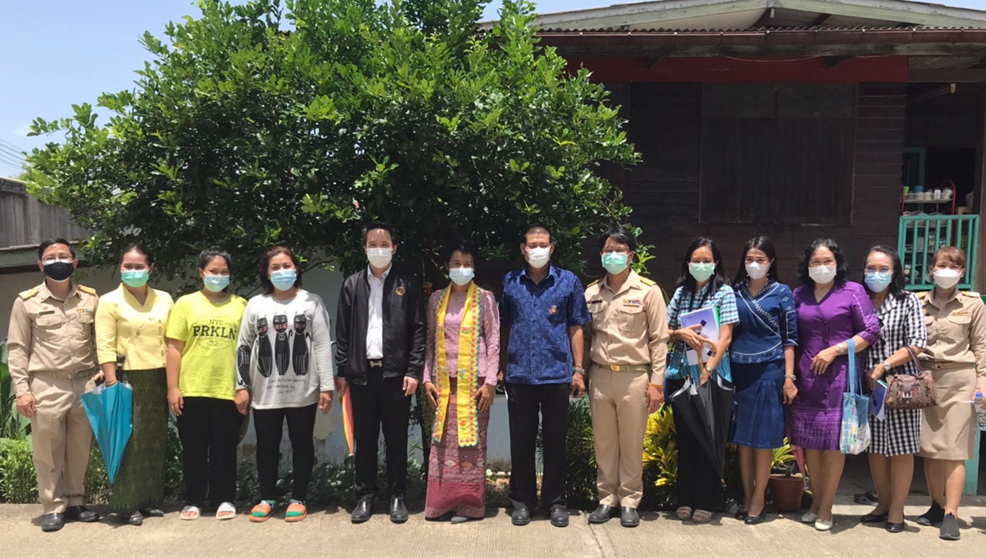 พช.ปทุมธานี “คัดเลือกหมู่บ้านเศรษกิจพอเพียง “อยู่เย็น เป็นสุข” ดีเด่น ประจำปี ๒๕๖๔”