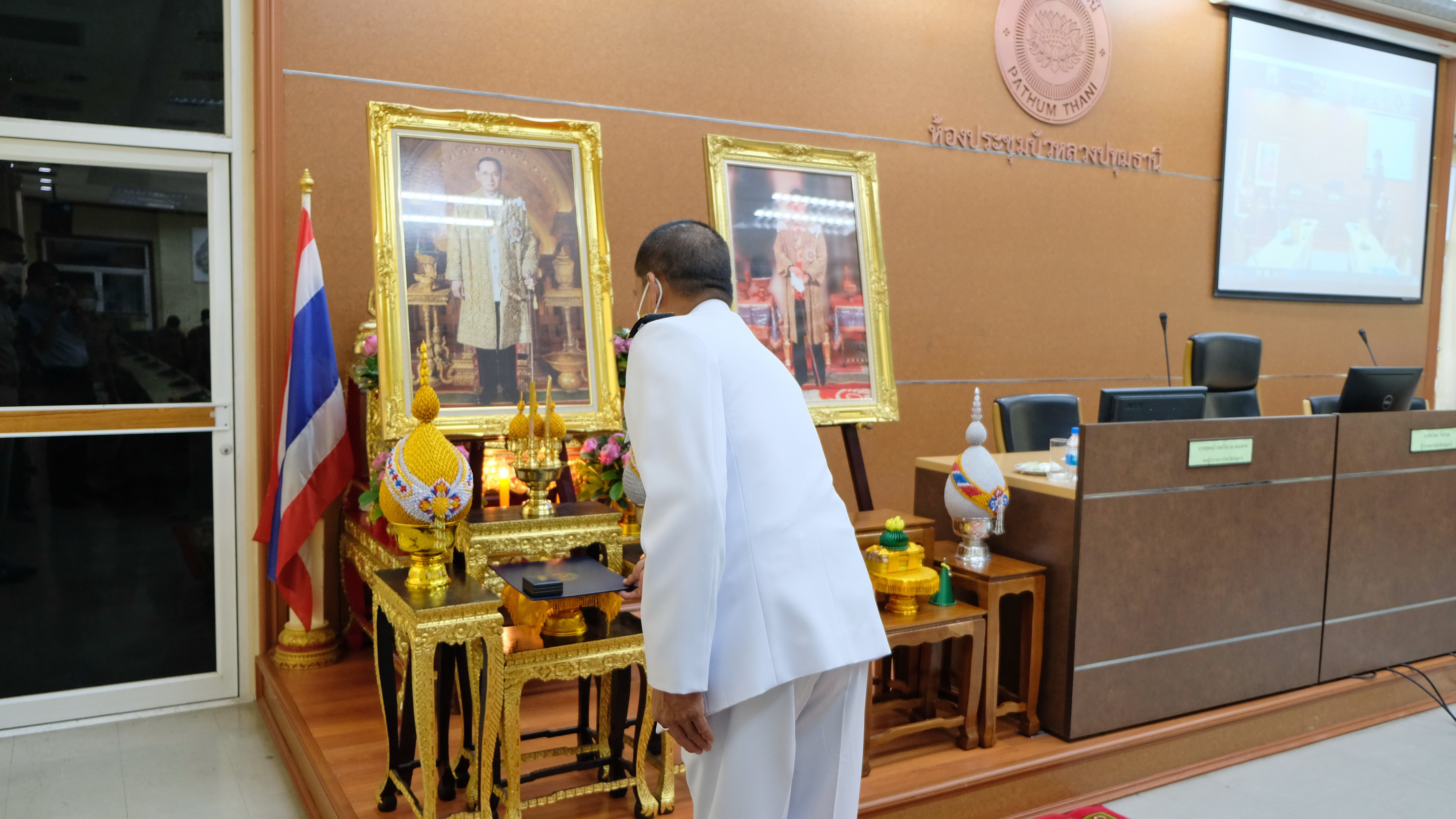พช.ปทุมธานี “พัฒนาการจังหวัดปทุมธานี รับครื่องหมาย “รักษาดินแดนยิ่งชีพ” ประจำปี ๒๕๖๔”