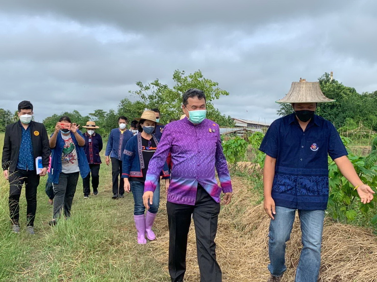 พช.ปทุมธานี “อธิบดีกรมการพัฒนาชุมชน ลงพื้นที่ตรวจเยี่ยม โคก หนอง นา จังหวัดปทุมธานี”