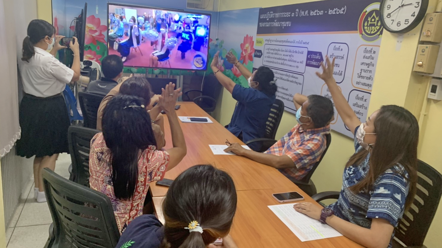 พช.ปทุมธานี “ร่วมพิธีมอบรางวัลเลิศรัฐ ประจำปี ๒๕๖๔ ผ่านระบบอิเล็กทรอนิกส์”