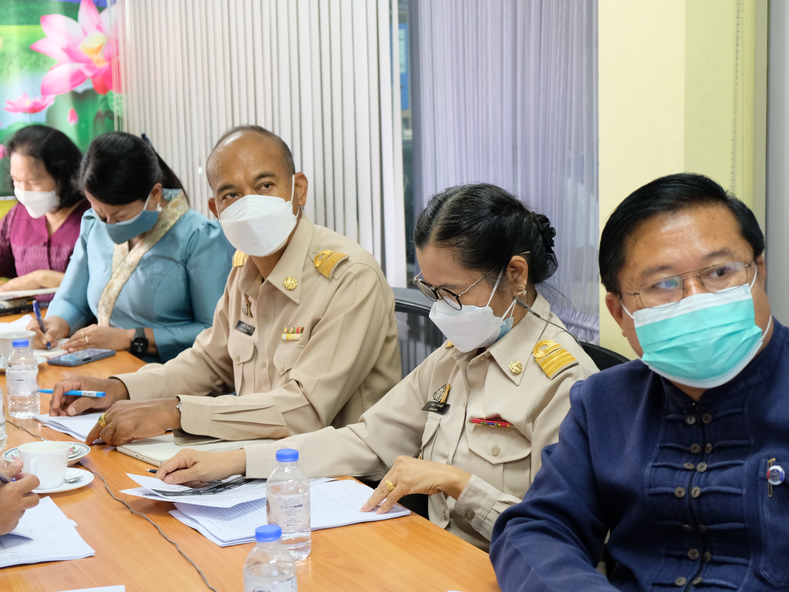 พช.ปทุมธานี “ร่วมประชุมรับมอบนโยบายการขับเคลื่อนงานพัฒนาชุมชน ประจำปี ๒๕๖๕ ผ่านระบบวีดิทัศน์ทางไกล (Video Conference) พร้อมประชุมผู้อำนวยการกลุ่มงาน/พัฒนาการอำเภอ ประจำเดือน ตุลาคม ๒๕๖๔”