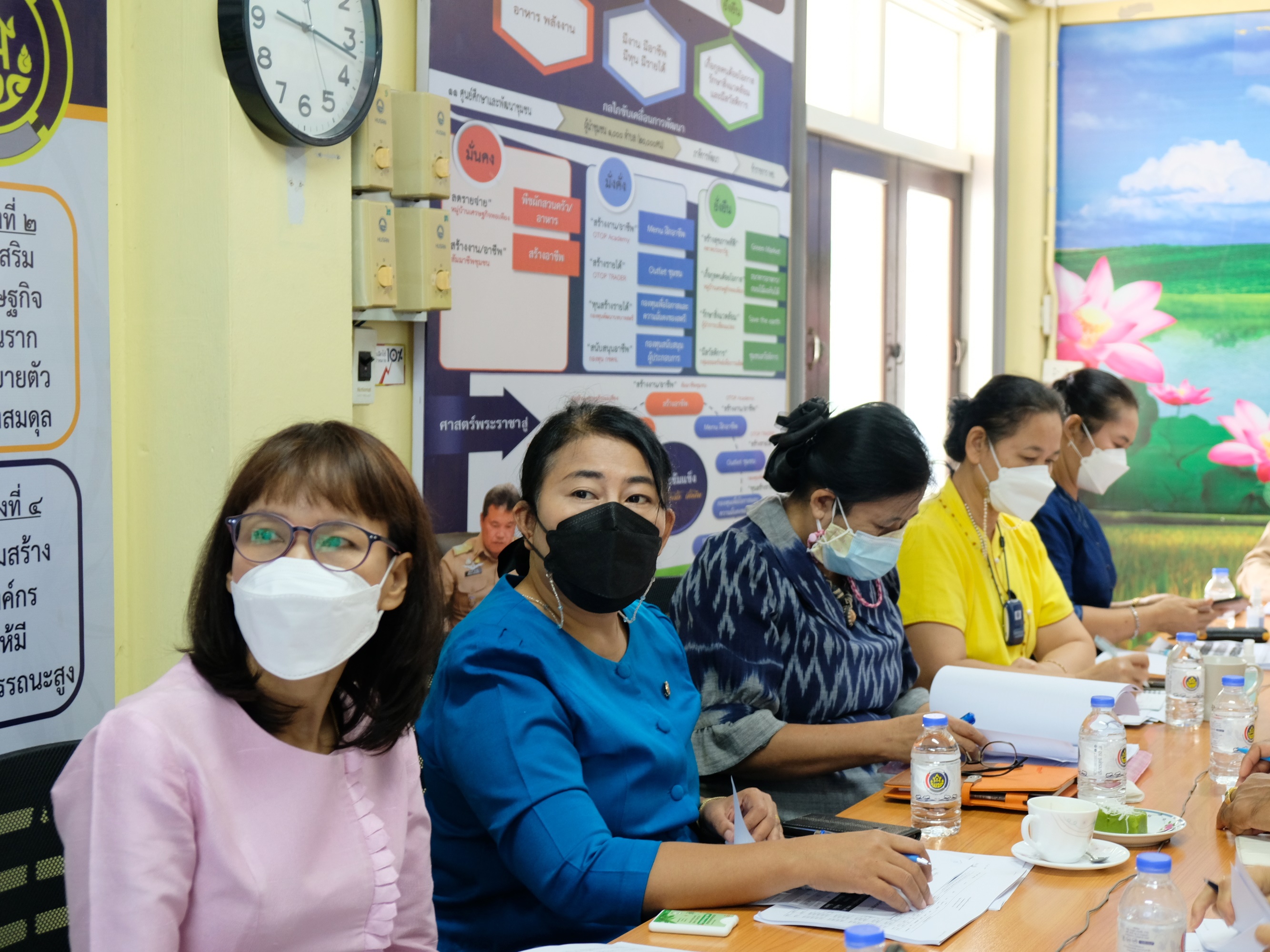 พช.ปทุมธานี “ร่วมประชุมรับมอบนโยบายการขับเคลื่อนงานพัฒนาชุมชน ประจำปี ๒๕๖๕ ผ่านระบบวีดิทัศน์ทางไกล (Video Conference) พร้อมประชุมผู้อำนวยการกลุ่มงาน/พัฒนาการอำเภอ ประจำเดือน ตุลาคม ๒๕๖๔”