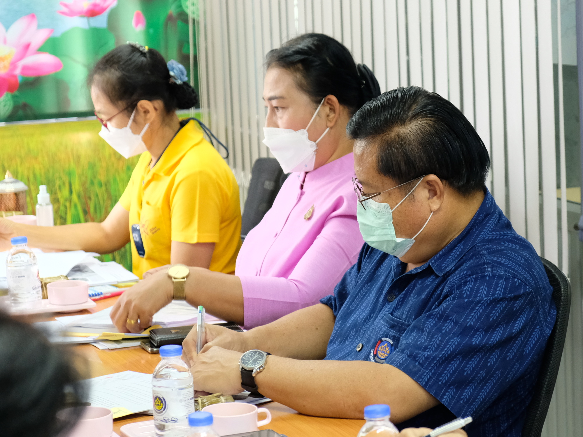 พช.ปทุมธานี “ประชุมการขับเคลื่อนการขจัดความยากจนและพัฒนาคนทุกช่วงวัย”