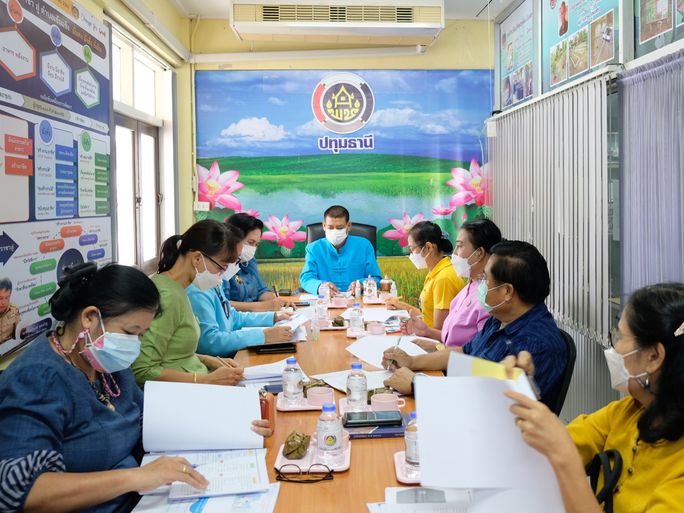 พช.ปทุมธานี “ประชุมการขับเคลื่อนการขจัดความยากจนและพัฒนาคนทุกช่วงวัย”