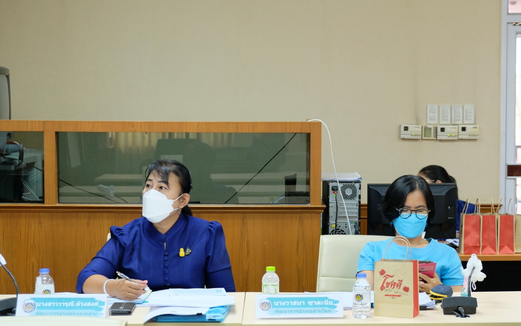 พช.ปทุมธานี “ร่วมประชุมชี้แจงการขับเคลื่อนการขจัดความยากจนและพัฒนาคนทุกช่วงวัยอย่างยั่งยืนตามหลักปรัชญาของเศรษฐกิจพอเพียง”