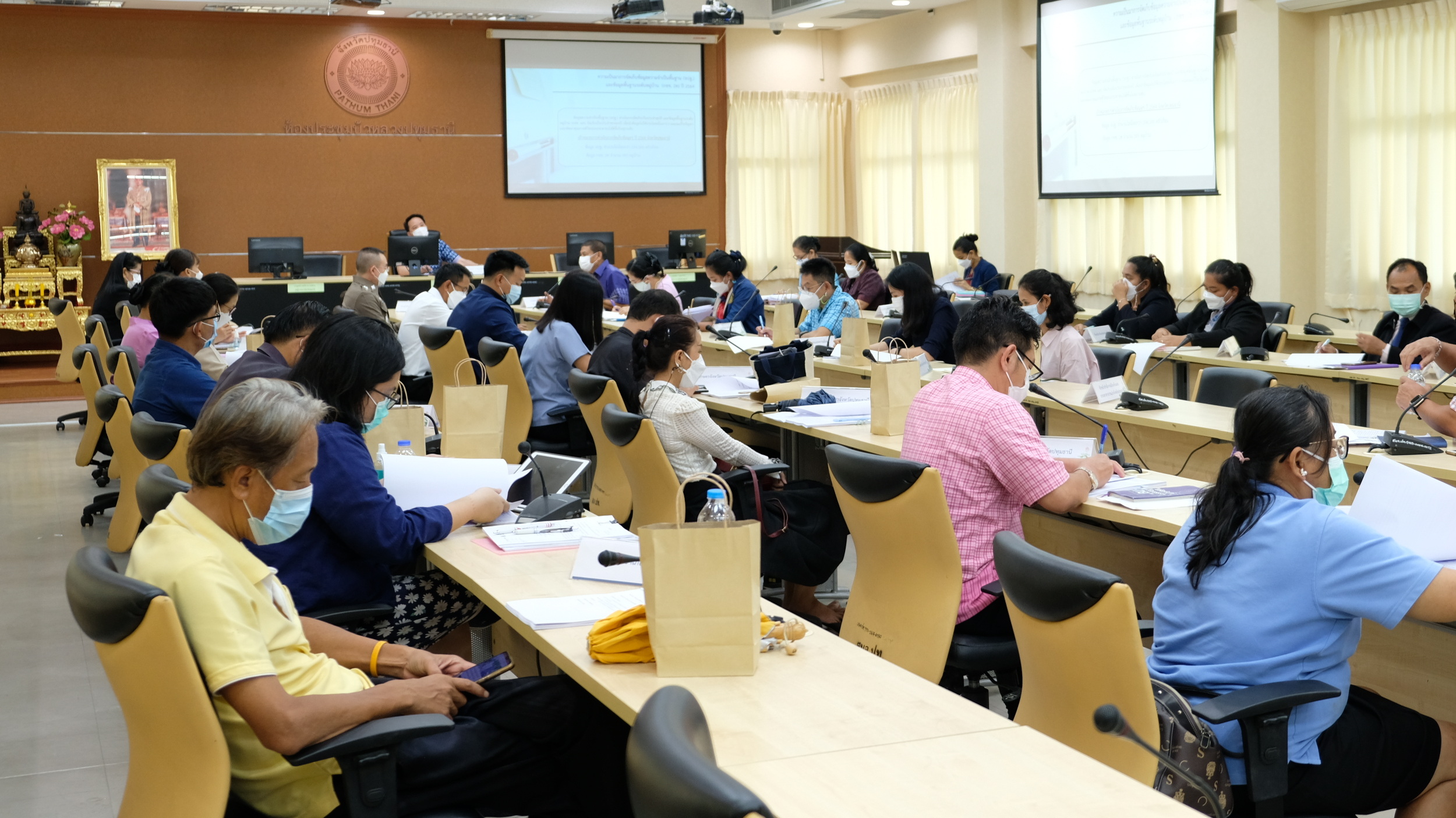 พช.ปทุมธานี “ประชุมคณะทำงานบริหารการจัดเก็บข้อมูลความจำเป็นพื้นฐาน (จปฐ.) และข้อมูลพื้นฐานระดับหมู่บ้าน (กชช.๒ค) ระดับจังหวัด ประจำปี ๒๕๖๔”