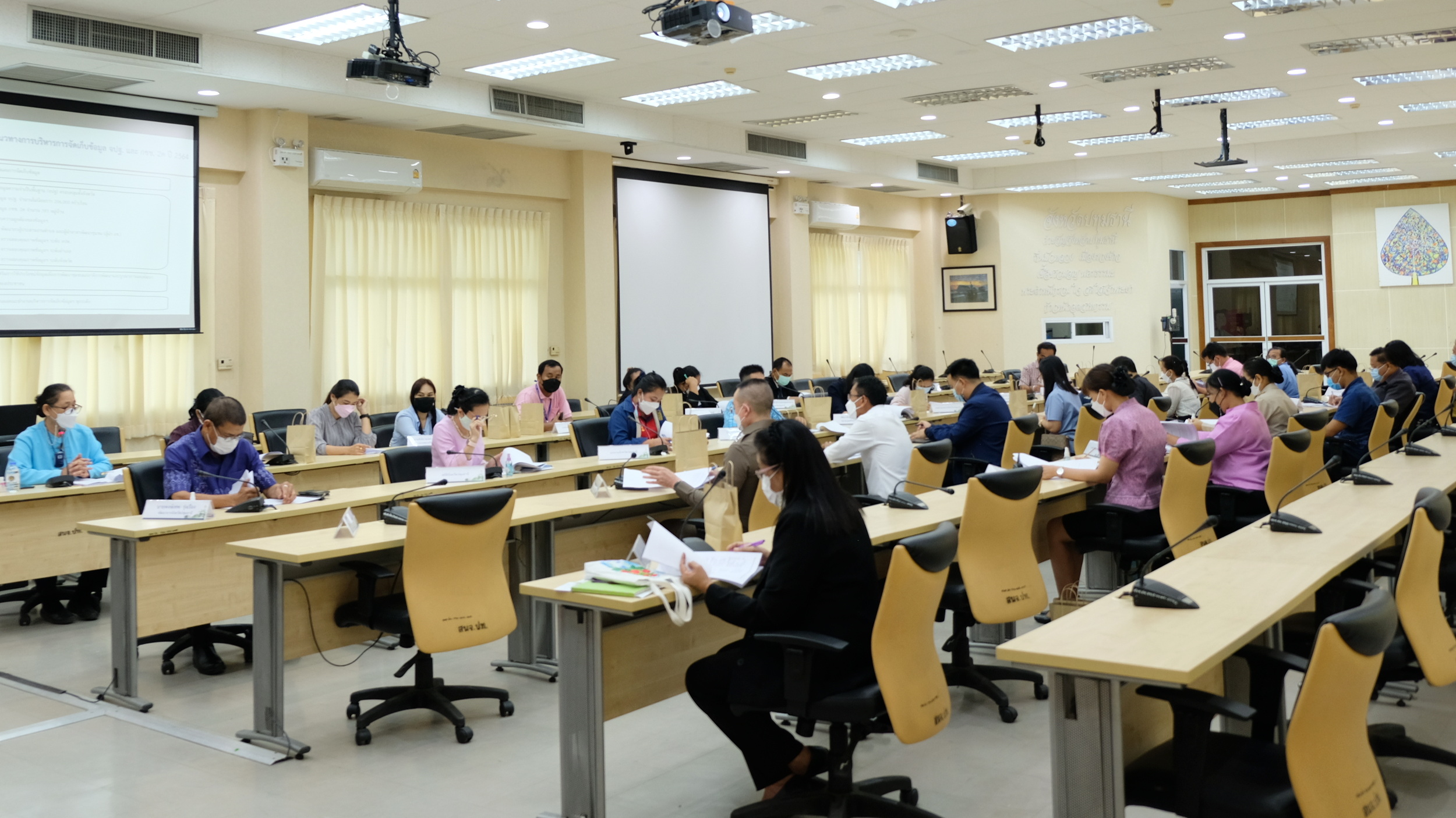 พช.ปทุมธานี “ประชุมคณะทำงานบริหารการจัดเก็บข้อมูลความจำเป็นพื้นฐาน (จปฐ.) และข้อมูลพื้นฐานระดับหมู่บ้าน (กชช.๒ค) ระดับจังหวัด ประจำปี ๒๕๖๔”