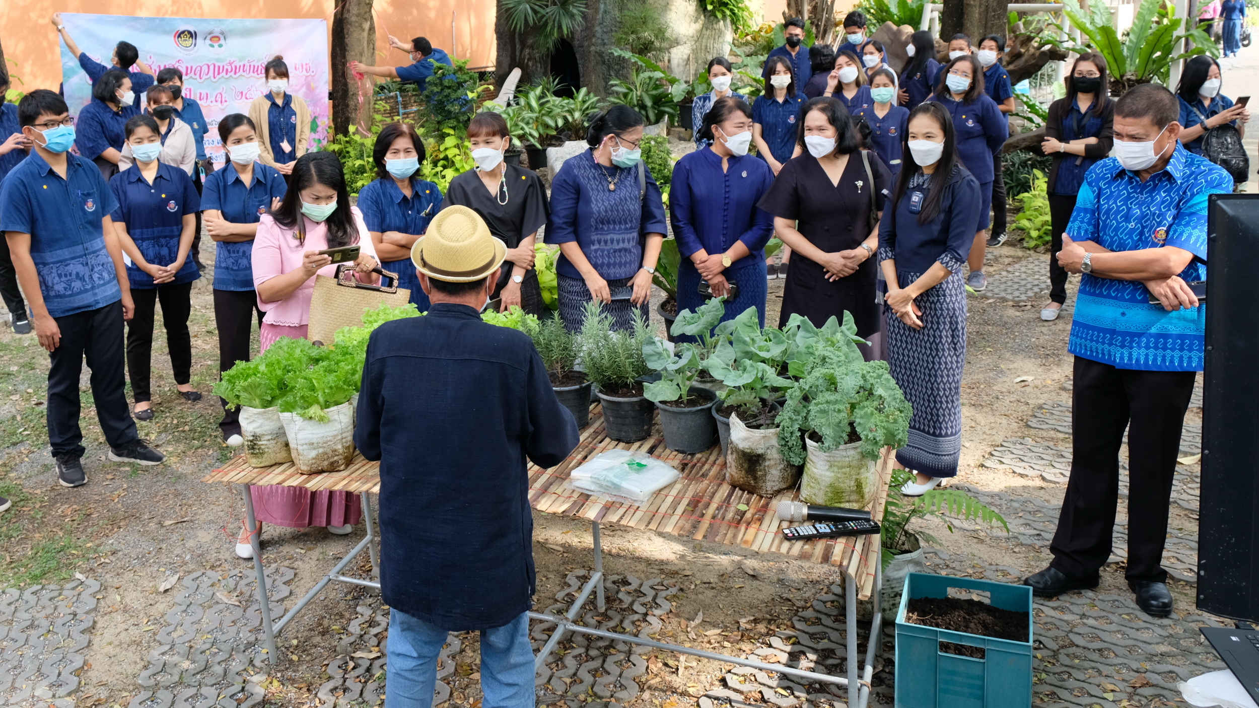 พช.ปทุมธานี “ดำเนินโครงการส่งเสริมความสัมพันธ์ของสมาชิกสหกรณ์ออมทรัพย์กรมการพัฒนาชุมชน (สอ.พช.) ประจำปี ๒๕๖๔”