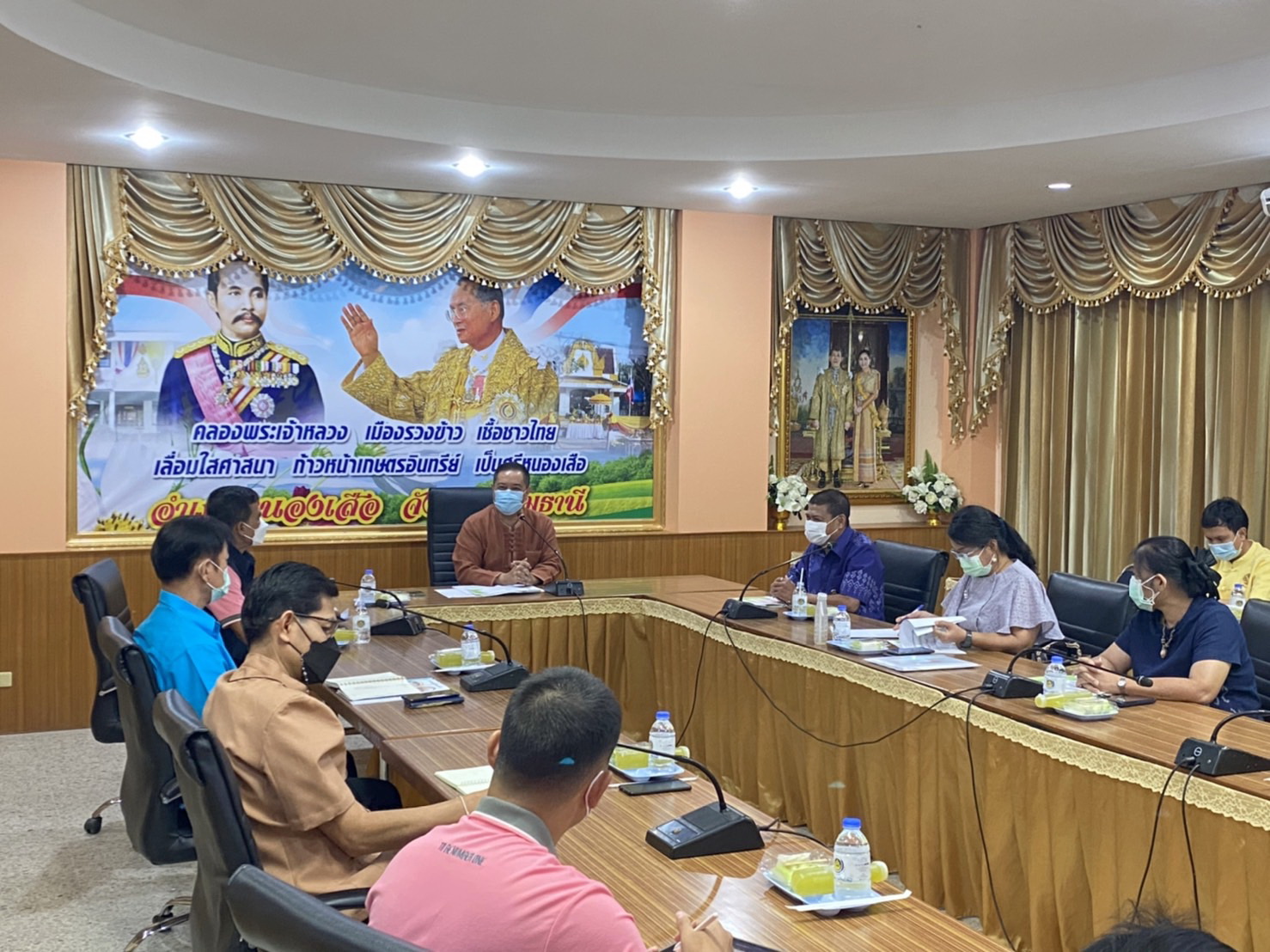 พช.ปทุมธานี “ร่วมลงพื้นติดตามการเตรียมความพร้อมการจัดกิจกรรมพิธีเกี่ยวข้าวพันธุ์ข้าวหอมปทุมธานี ๑ ตามโครงการเรียนรู้วิถีชาวนา พบความสุข ตามแนวทางศาสตร์พระราชา ปีที่ ๕”