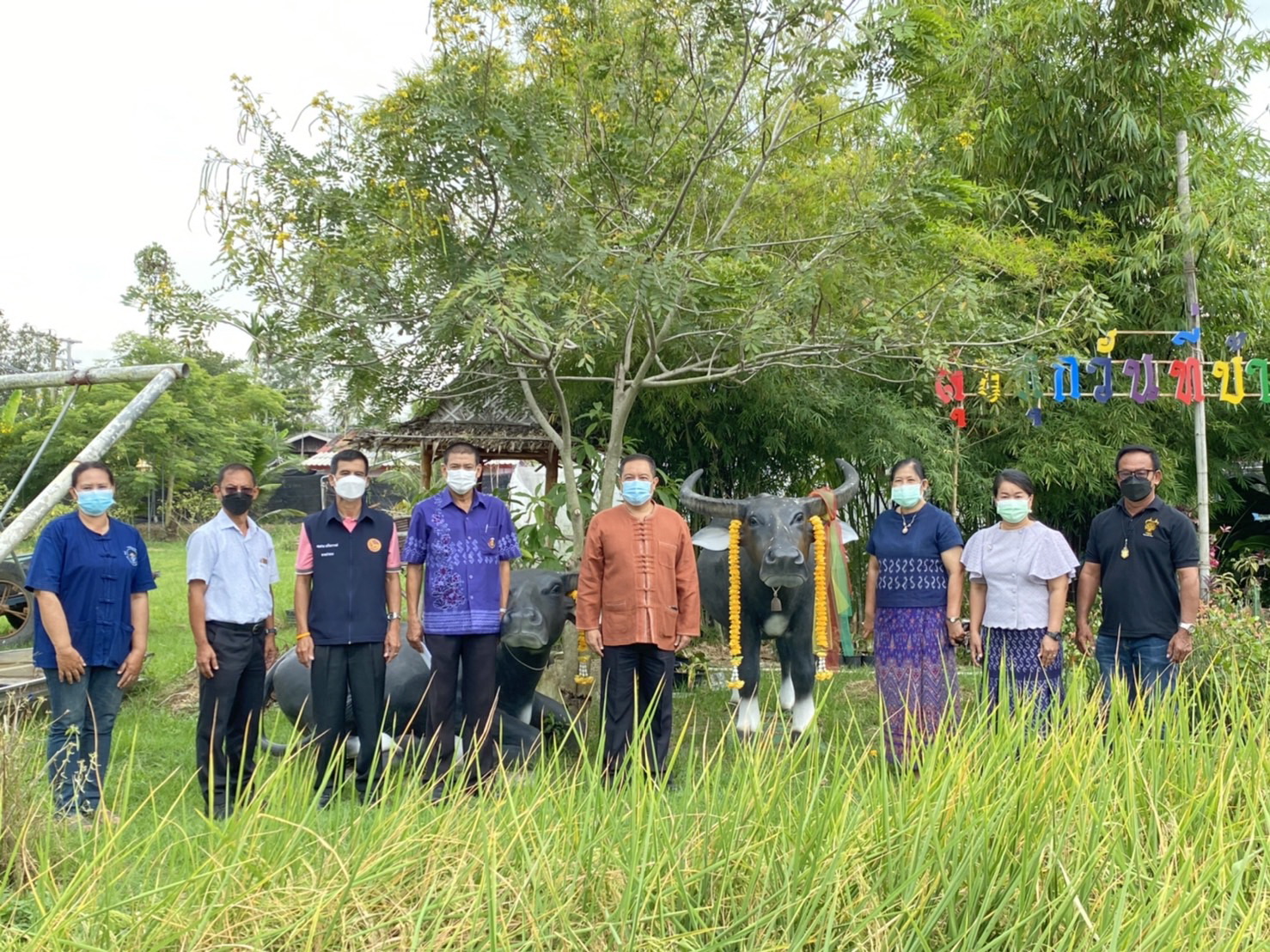 พช.ปทุมธานี “ร่วมลงพื้นติดตามการเตรียมความพร้อมการจัดกิจกรรมพิธีเกี่ยวข้าวพันธุ์ข้าวหอมปทุมธานี ๑ ตามโครงการเรียนรู้วิถีชาวนา พบความสุข ตามแนวทางศาสตร์พระราชา ปีที่ ๕”