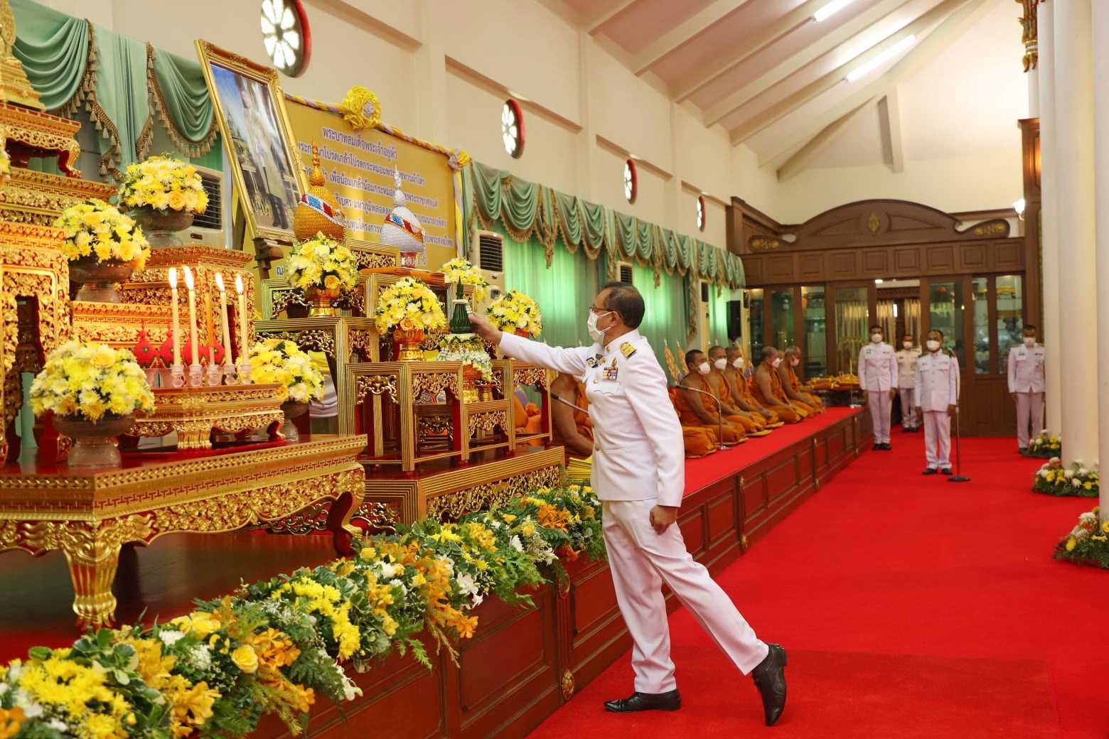 พช.ปทุมธานี “ร่วมพิธีอัญเชิญผ้าไตรพระราชทานประกอบพิธีทอดผ้าป่าสมทบทุนโครงการทุนเล่าเรียนหลวงสำหรับพระสงฆ์ไทย ประจำปี ๒๕๖๔”