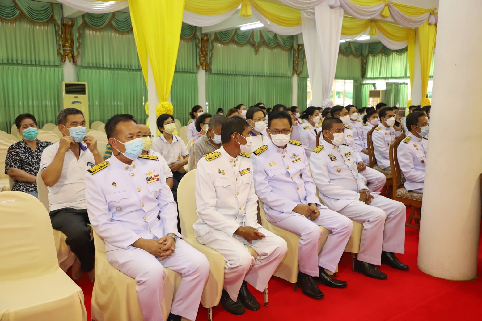 พช.ปทุมธานี “ร่วมพิธีอัญเชิญผ้าไตรพระราชทานประกอบพิธีทอดผ้าป่าสมทบทุนโครงการทุนเล่าเรียนหลวงสำหรับพระสงฆ์ไทย ประจำปี ๒๕๖๔”