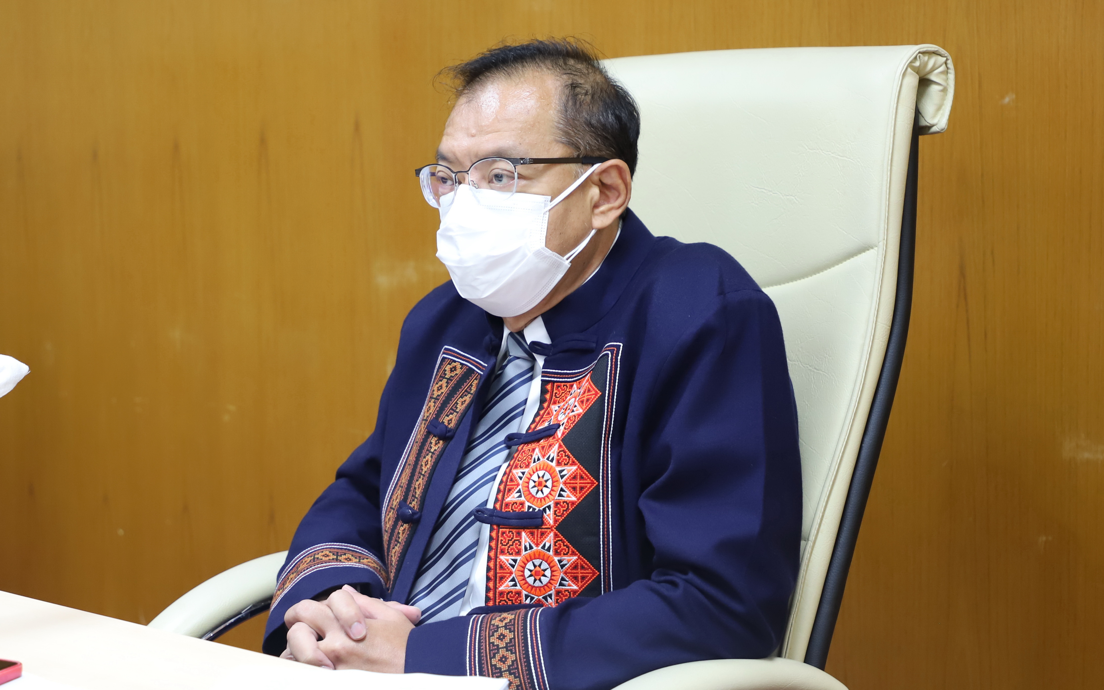 พช.ปทุมธานี “ร่วมประชุมมอบนโยบายการขับเคลื่อนการขจัดความยากจนและพัฒนาคนทุกช่วงวัยอย่างยั่งยืนตามหลักปรัชญาของเศรษฐกิจพอเพียง”