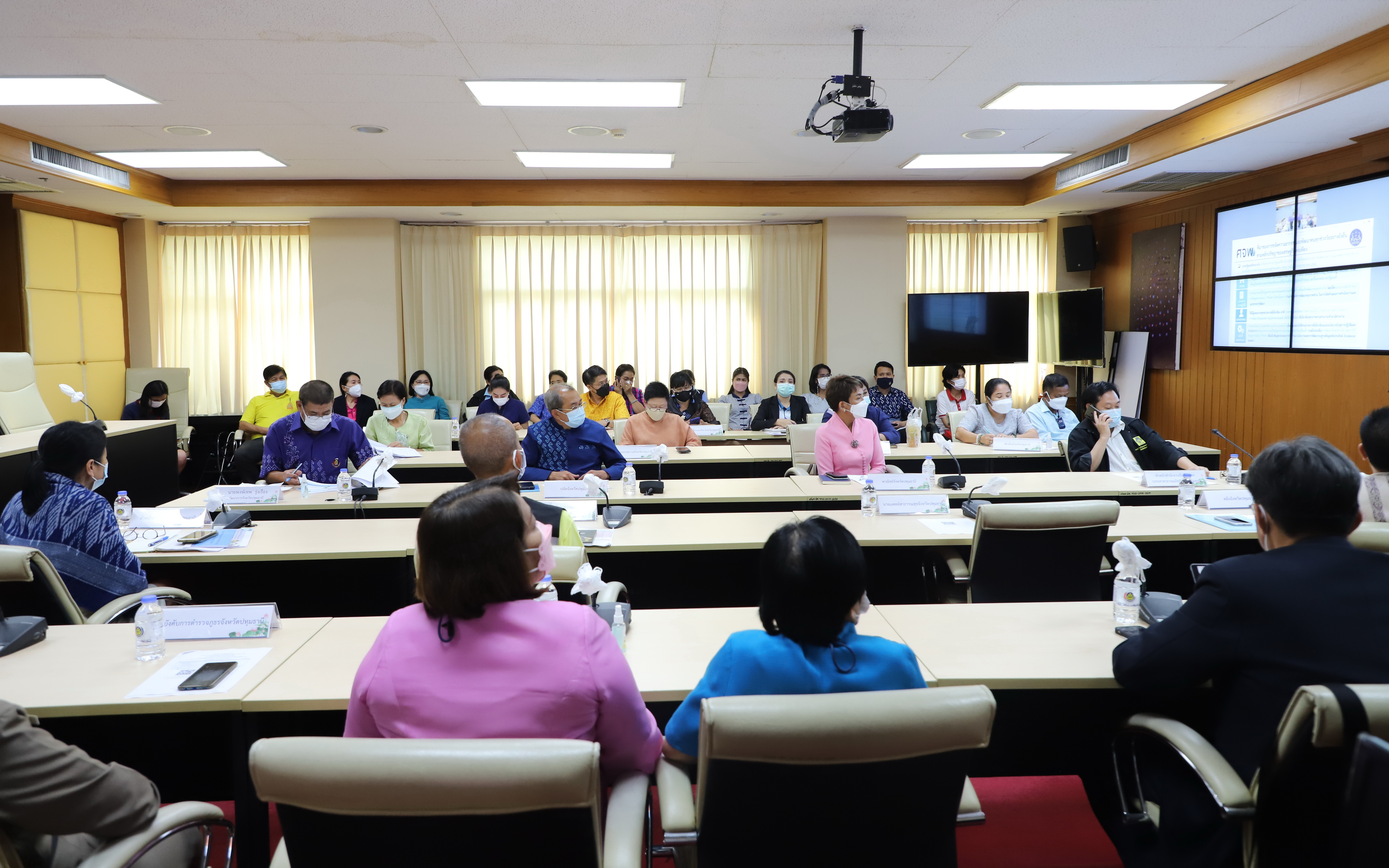 พช.ปทุมธานี “ร่วมประชุมมอบนโยบายการขับเคลื่อนการขจัดความยากจนและพัฒนาคนทุกช่วงวัยอย่างยั่งยืนตามหลักปรัชญาของเศรษฐกิจพอเพียง”